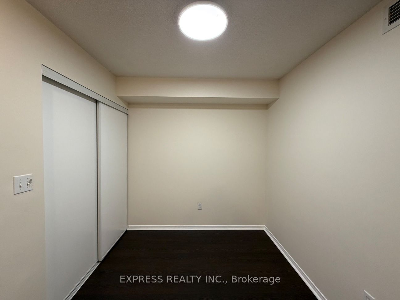 29 Pemberton Avenue 1005, Toronto, ON M2M 4L5 photo 4