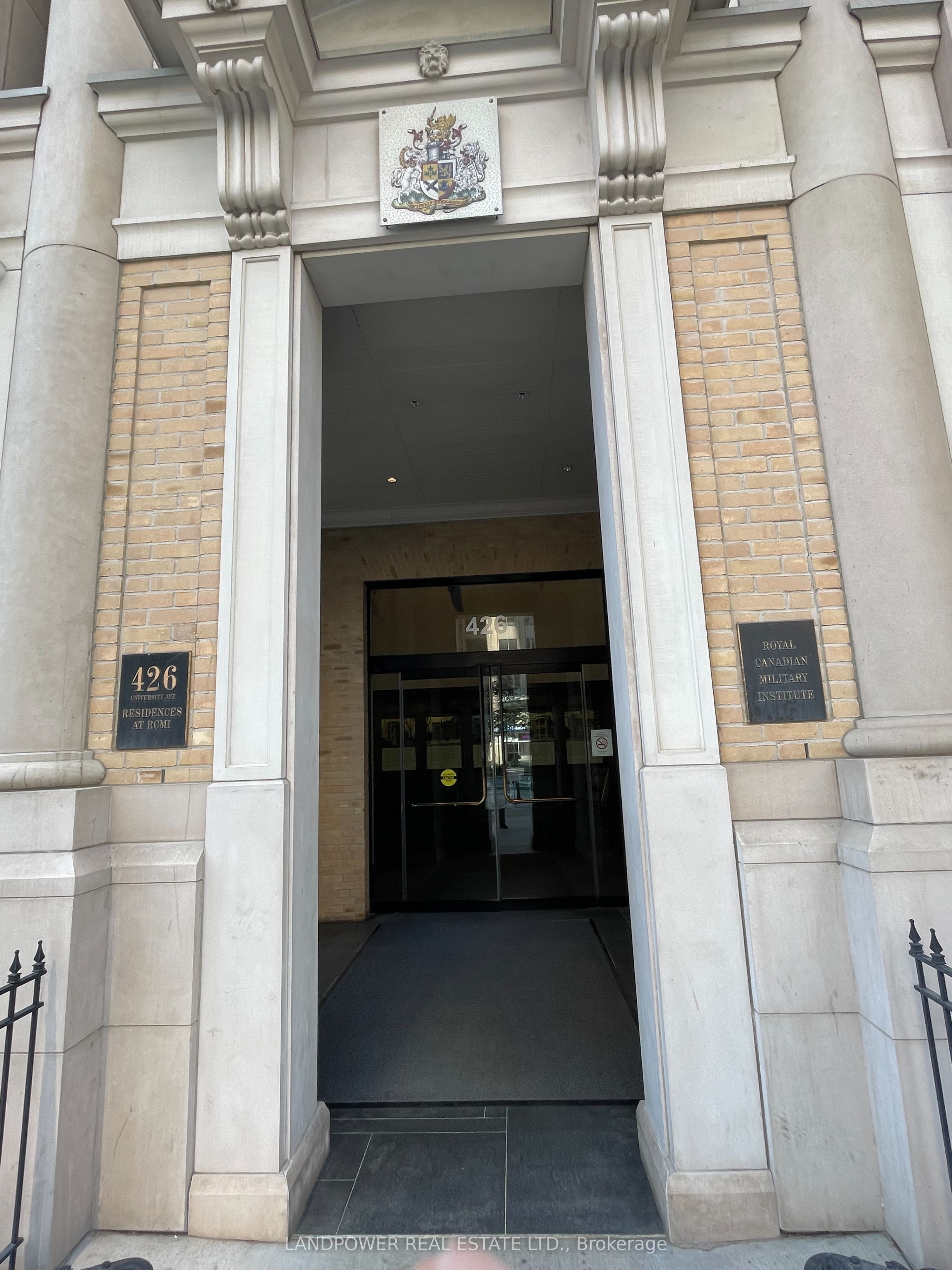 426 University Avenue 3910, Toronto, ON M5G 1S9 photo 5