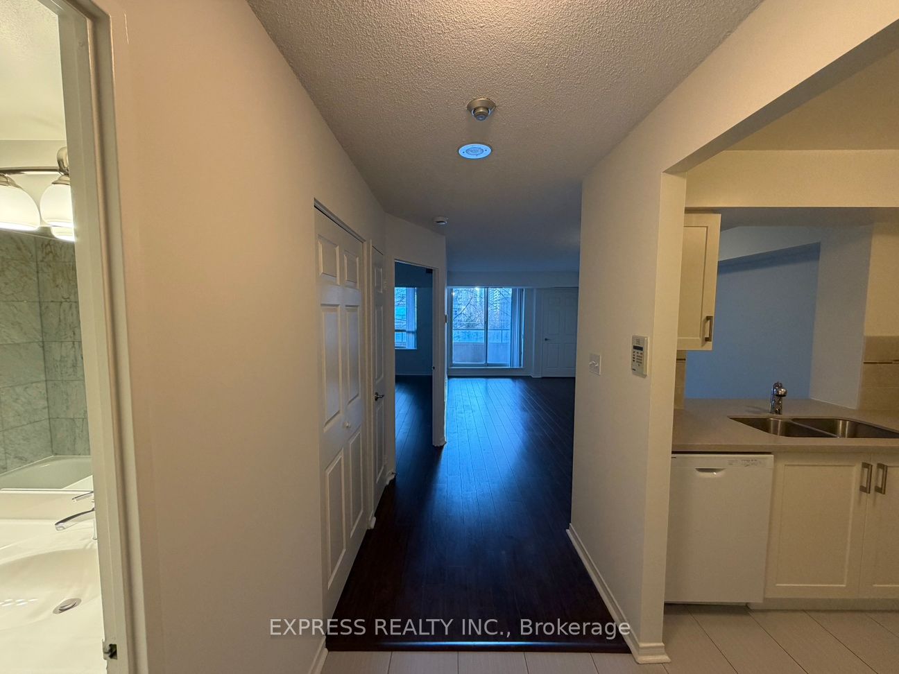 18 Hillcrest Avenue 406, Toronto, ON M2N 6T5