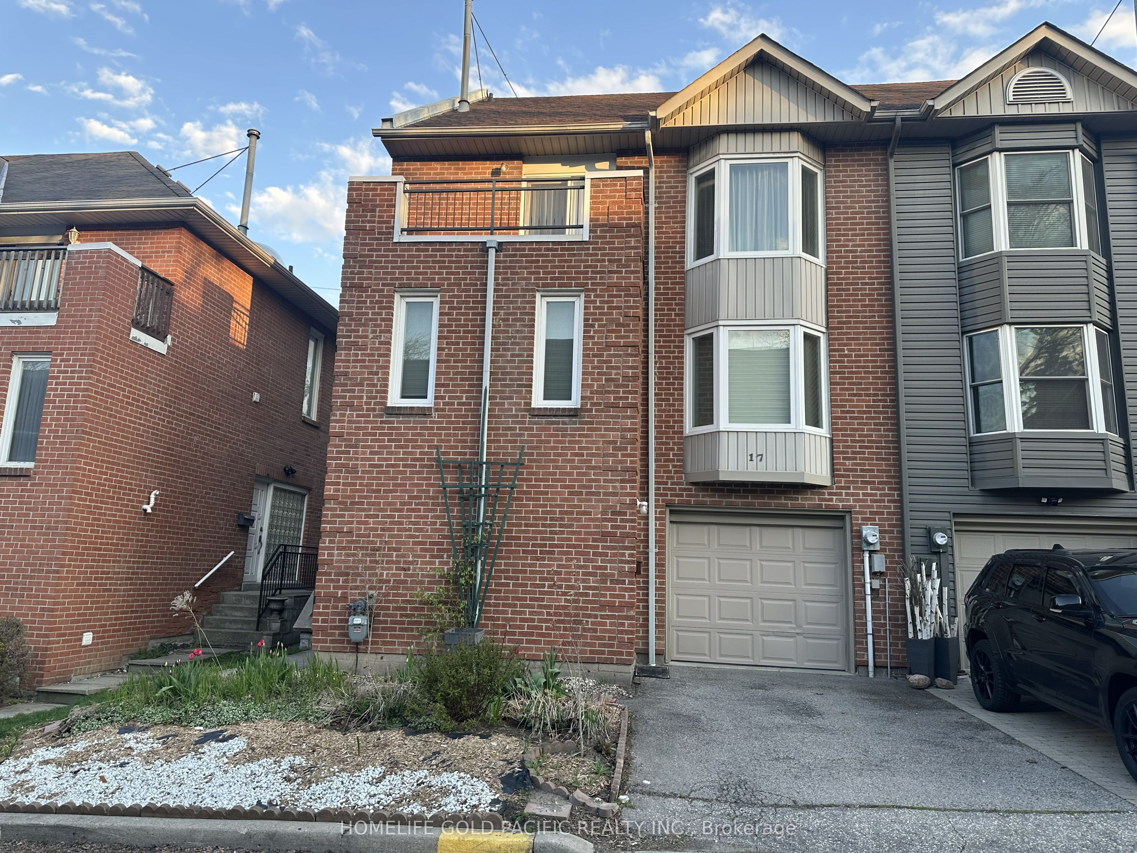 17 Protea Gardens, Toronto, ON M2K 2W5