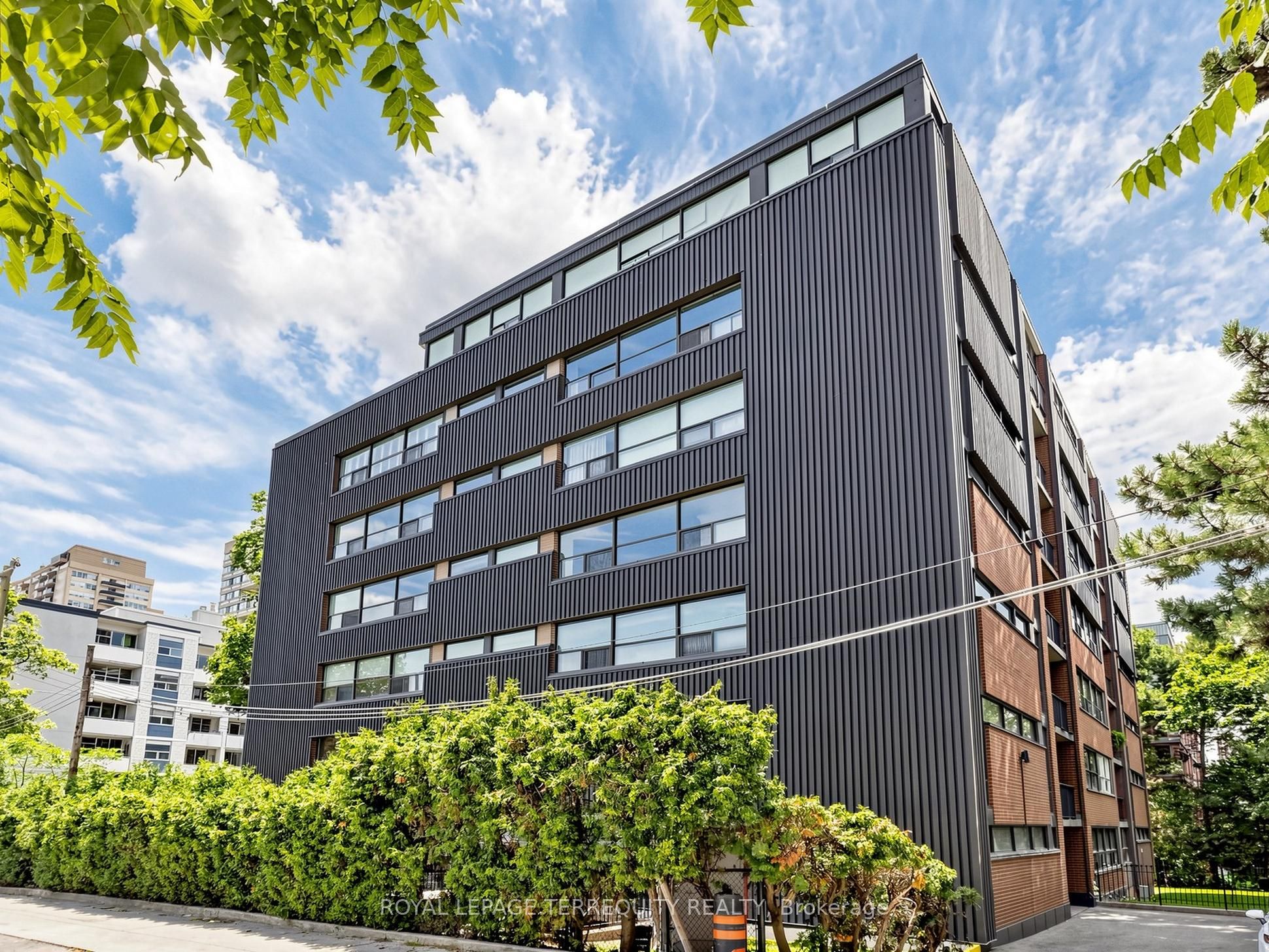 60 Montclair Avenue 402, Toronto, ON M5P 1P7 photo 3