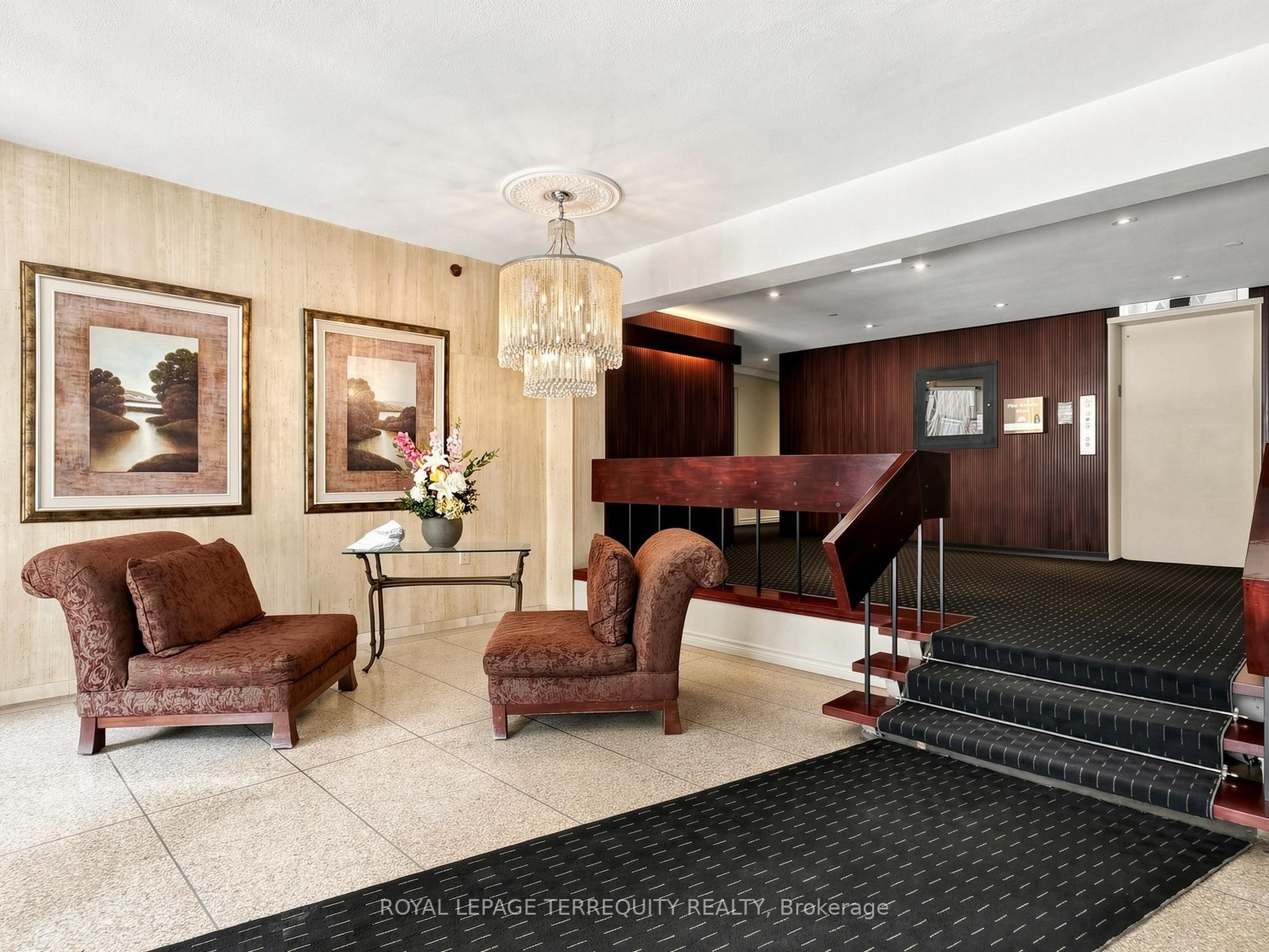 60 Montclair Avenue 402, Toronto, ON M5P 1P7 photo 5