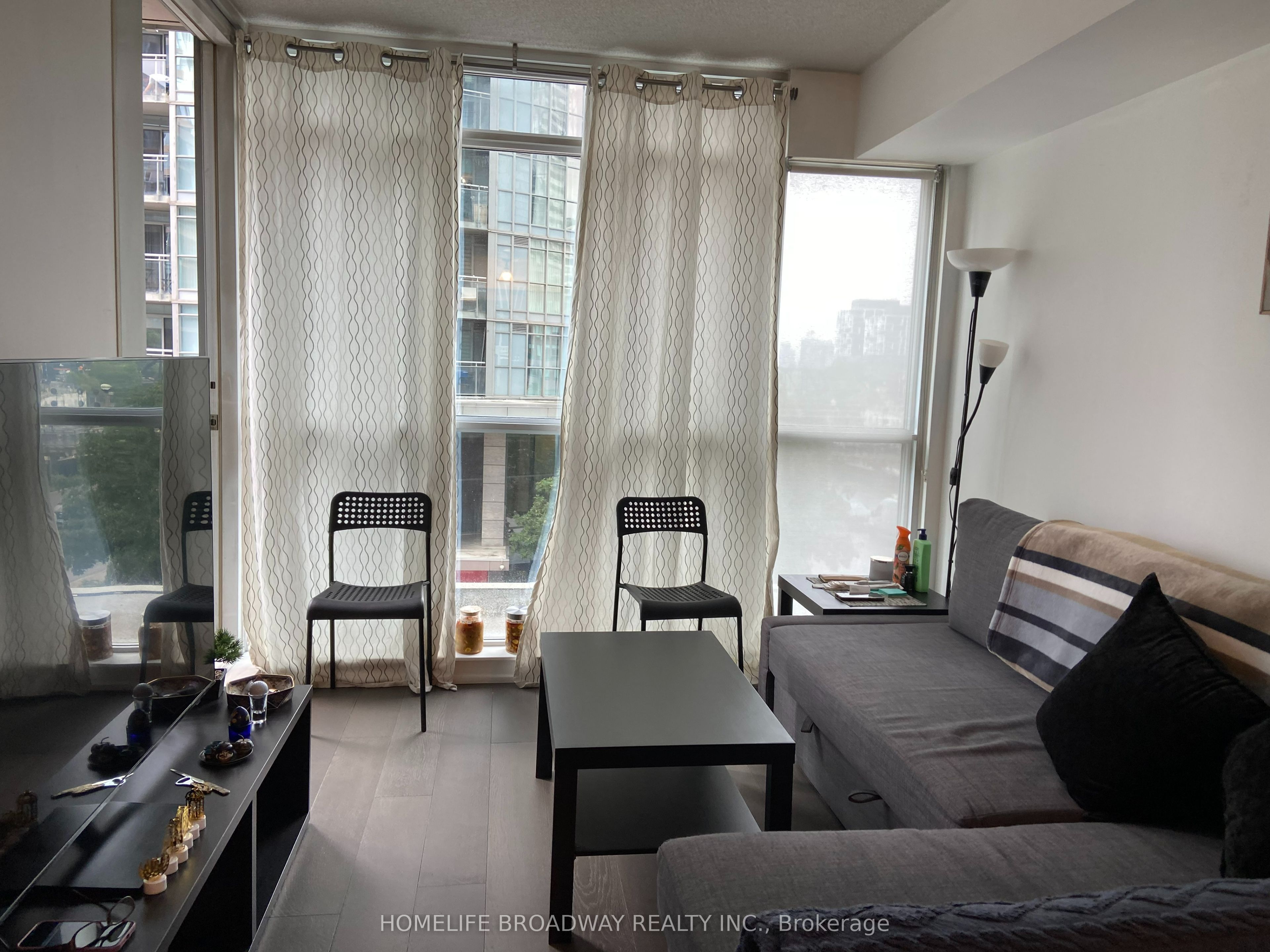 15 Iceboat Terrace 338, Toronto, ON M5V 4A5 photo 2