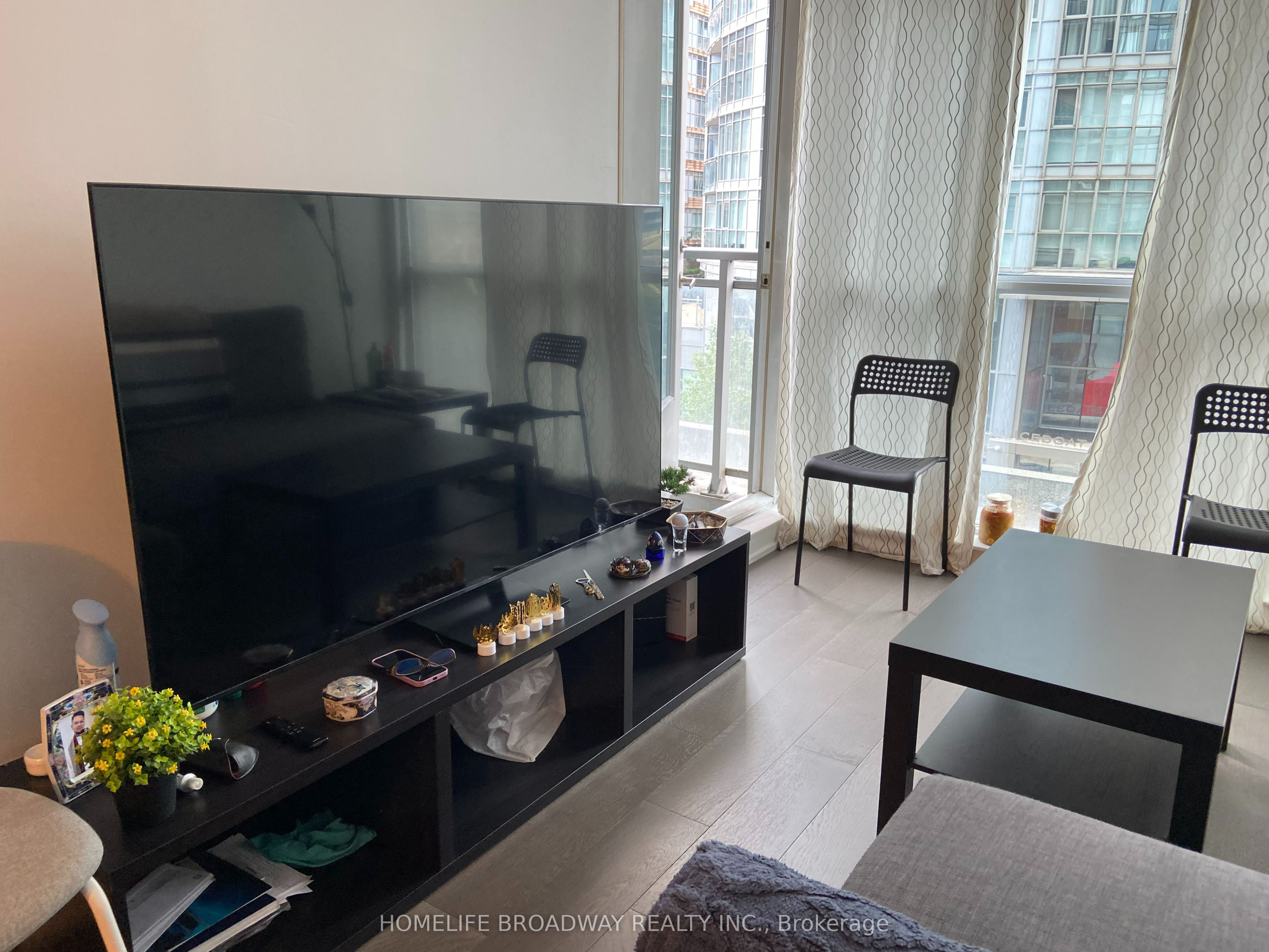 15 Iceboat Terrace 338, Toronto, ON M5V 4A5 photo 4