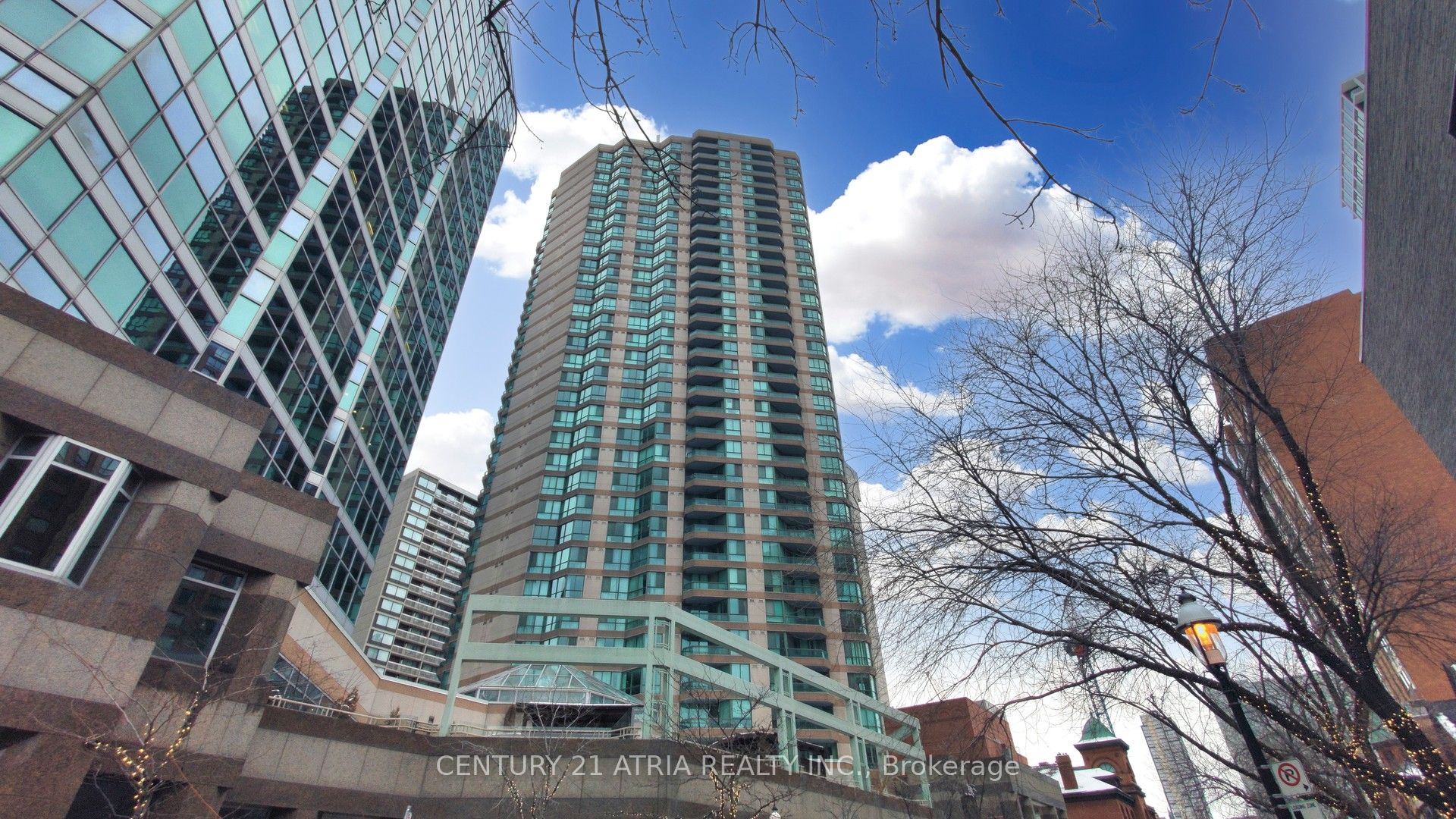38 Elm Street 2715, Toronto, ON M5G 2K5 photo 2