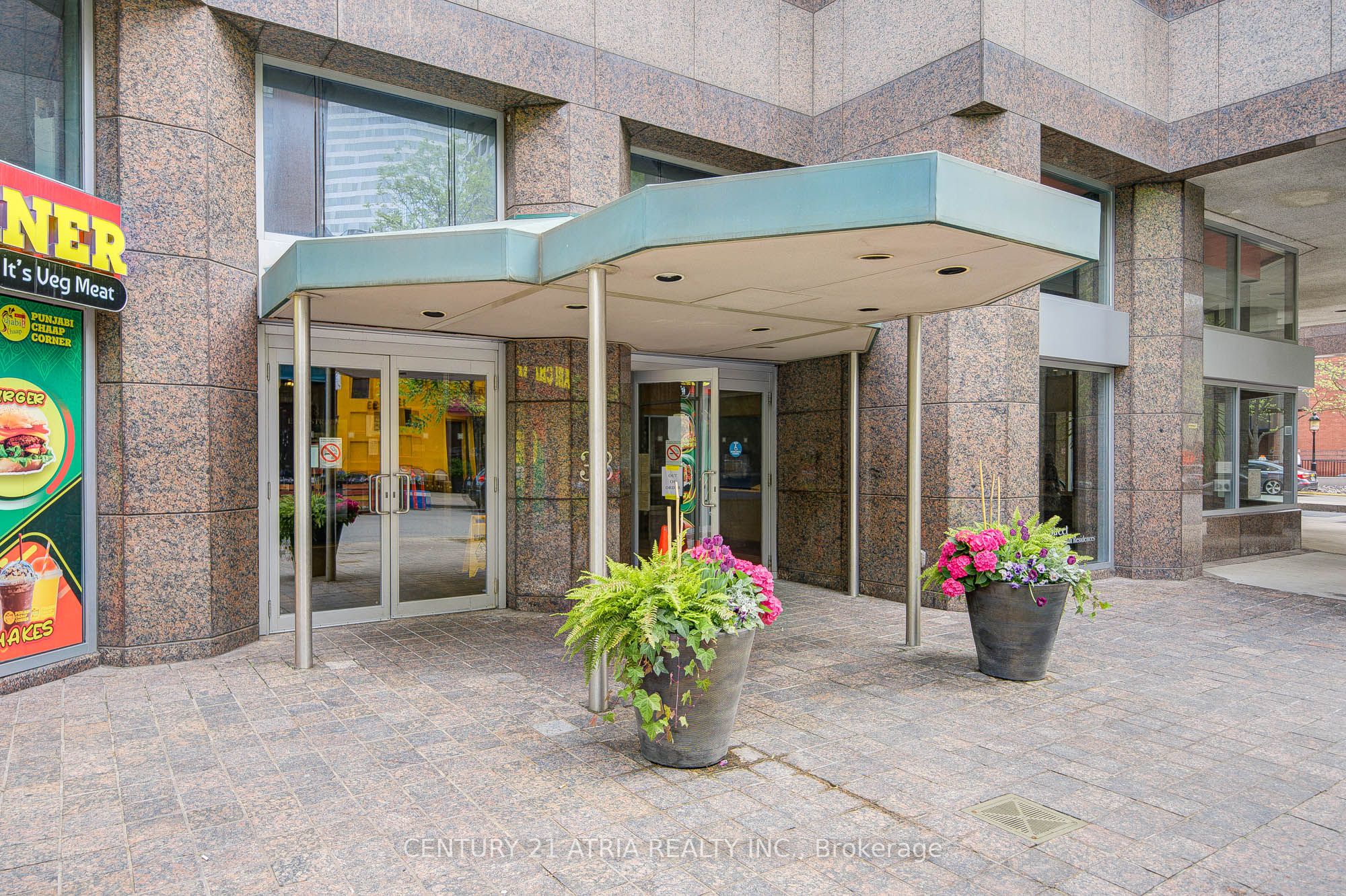 38 Elm Street 2715, Toronto, ON M5G 2K5 photo 4