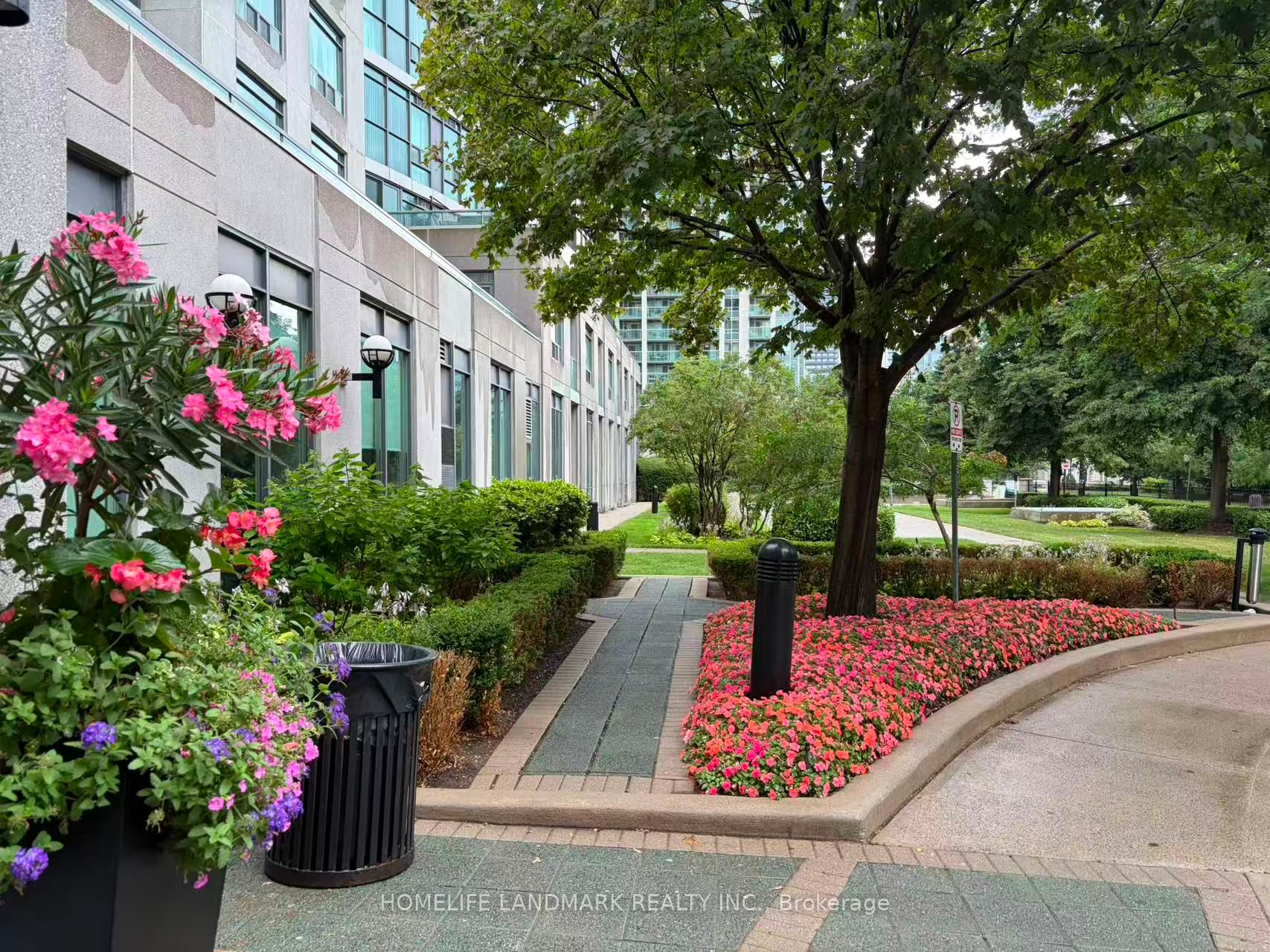 28 E Harrison Garden Boulevard E 1001, Toronto, ON M2N 7B5 photo 3