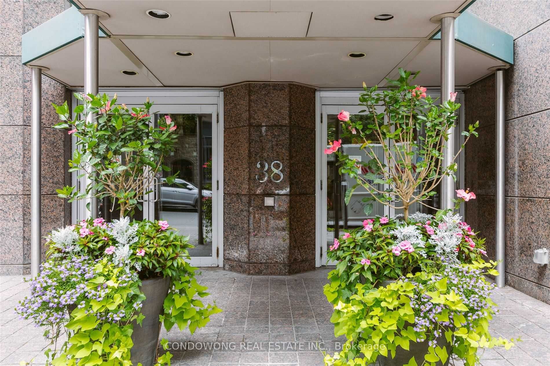 38 Elm Street 411, Toronto, ON M5G 2K5 photo 2