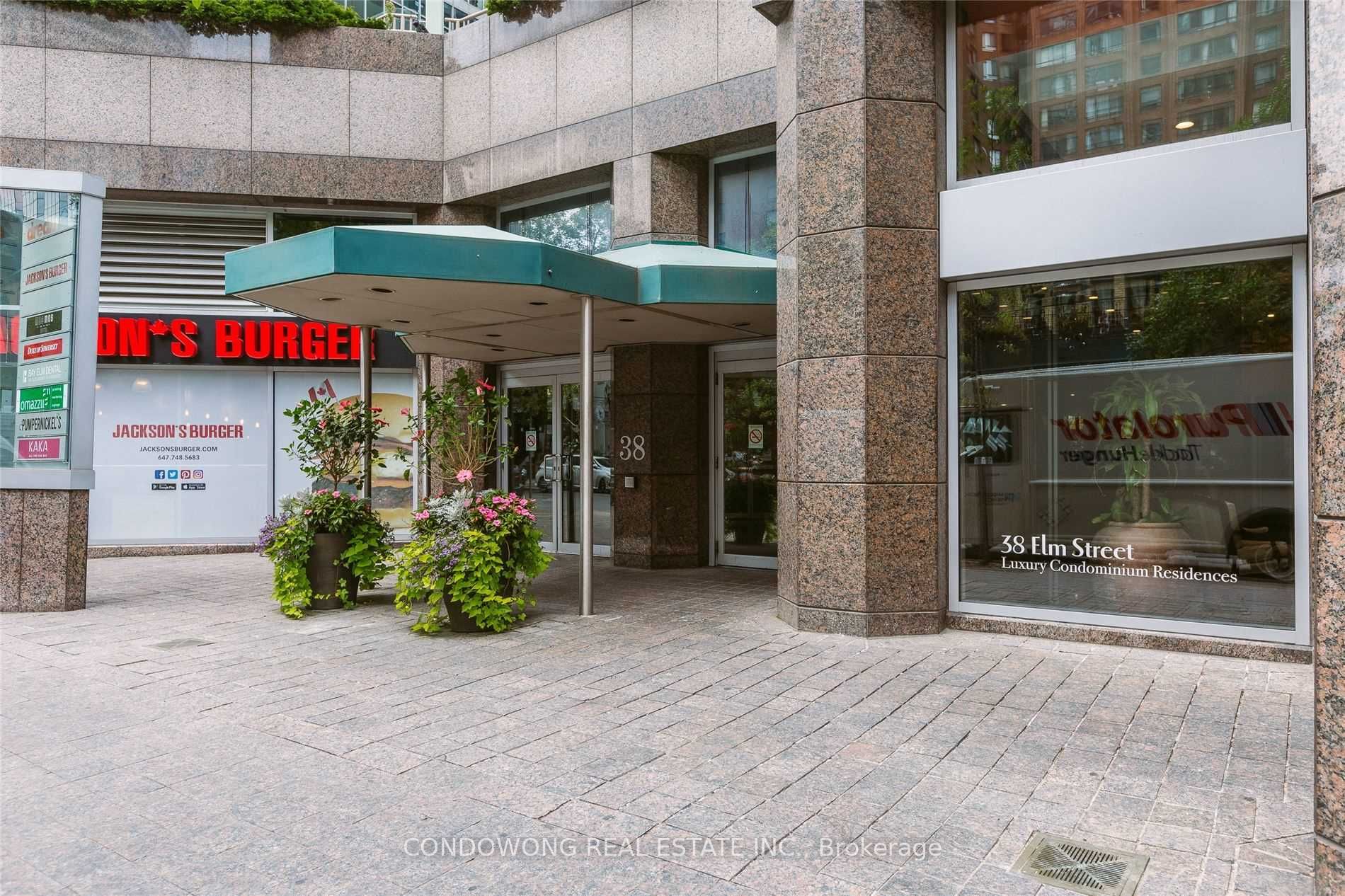 38 Elm Street 411, Toronto, ON M5G 2K5 photo 3