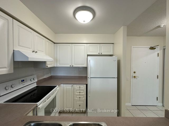 8 Hillcrest Avenue 905, Toronto, ON M2N 6Y6 photo 2