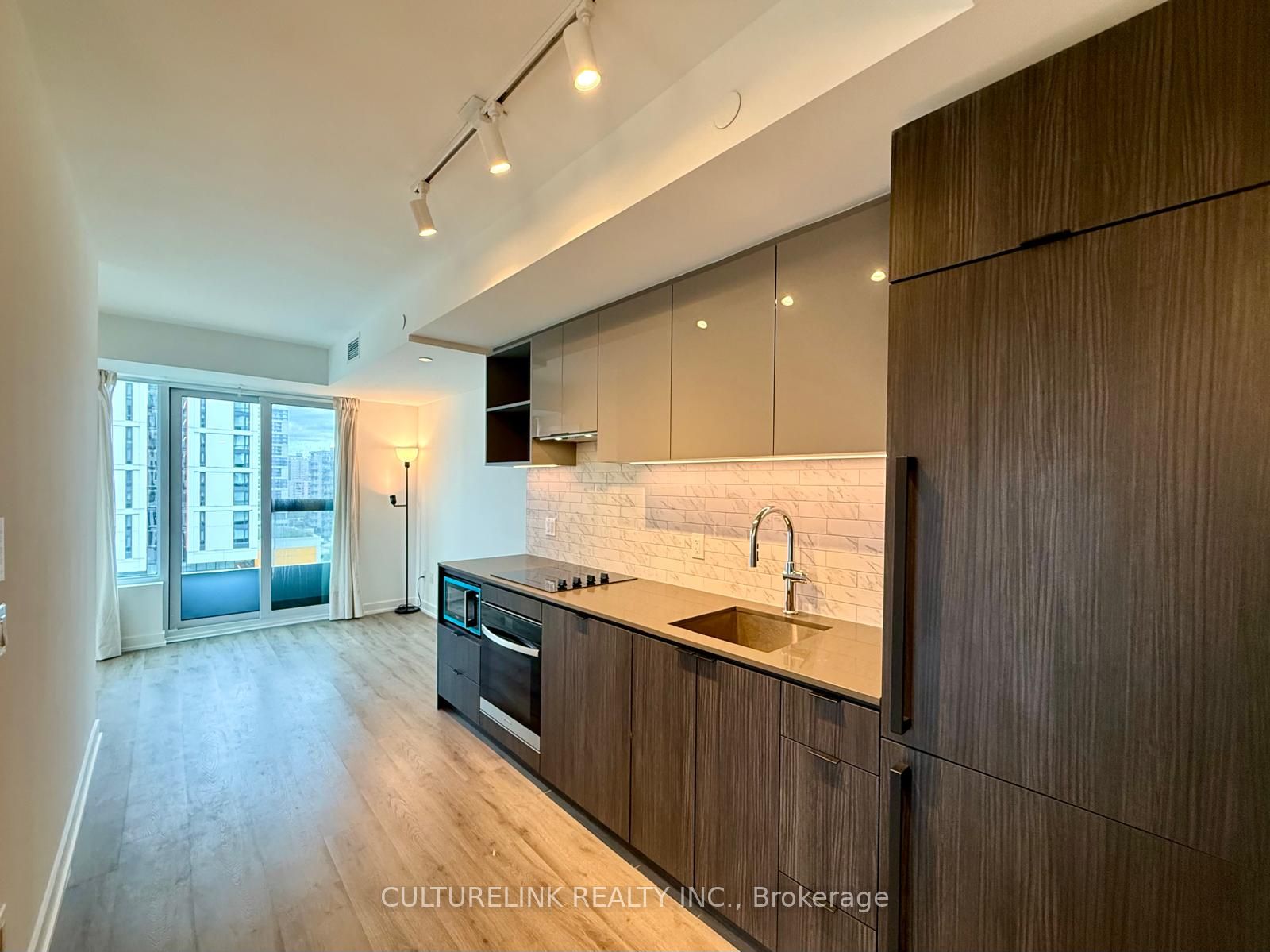 252 Church Street 2003, Toronto, ON M5B 0E6 photo 2