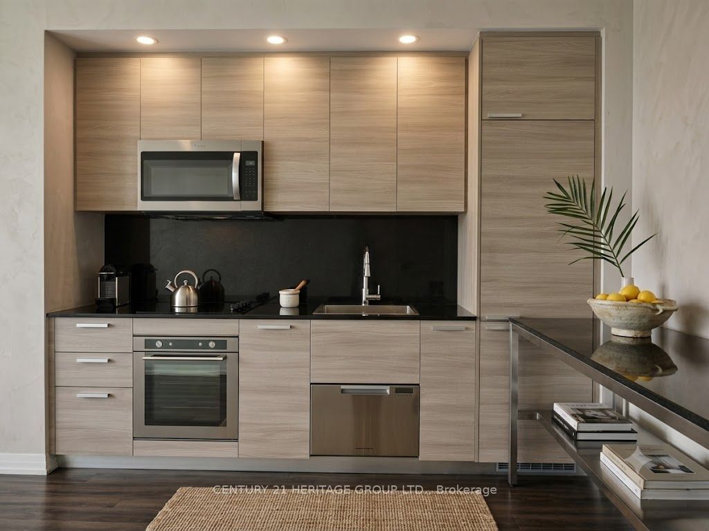 75 Canterbury Place 1606, Toronto, ON M2N 0L2 photo 2