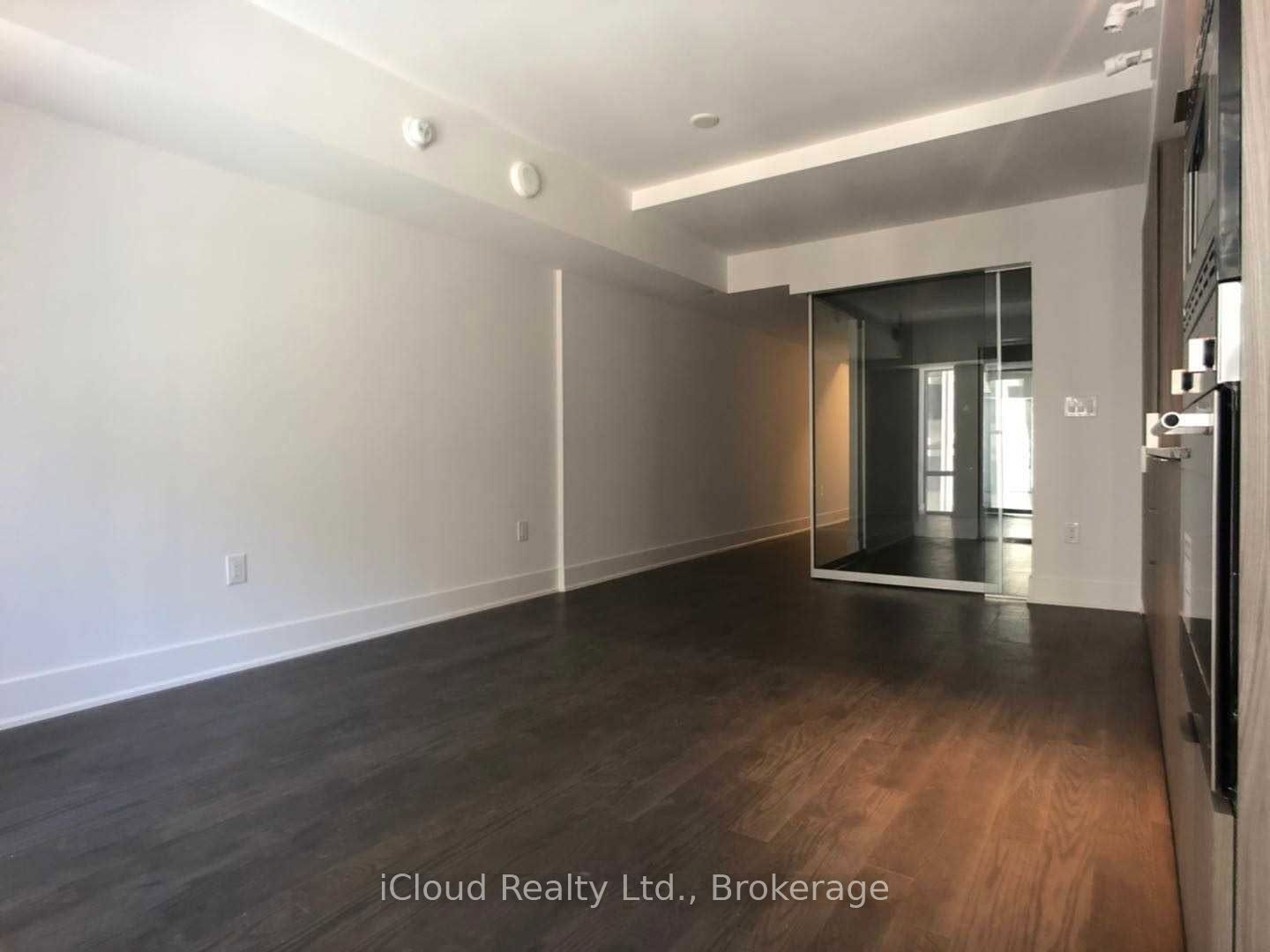 955 Bay Street 715, Toronto, ON M5S 0C6 photo 5