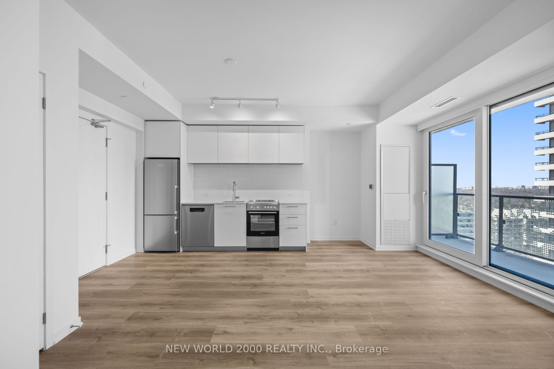 101 Roehampton Avenue 1613, Toronto, ON M4P 2W2 photo 5