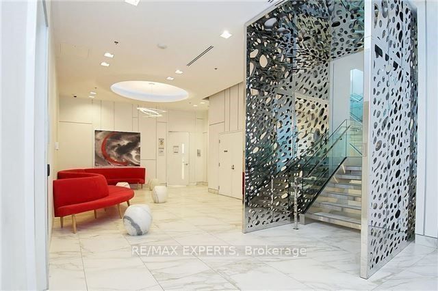 12 York Street 305, Toronto, ON M5J 0B1 photo 3