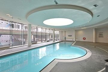12 York Street 305, Toronto, ON M5J 0B1 photo 4