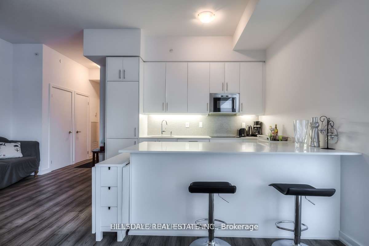 297 College St Street 502, Toronto, ON M5T 0C2 photo 2