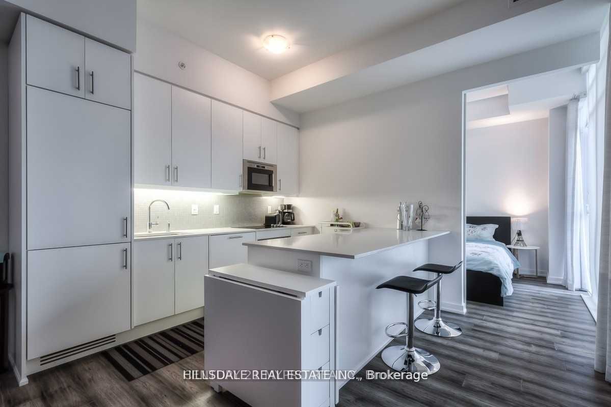 297 College St Street 502, Toronto, ON M5T 0C2 photo 3