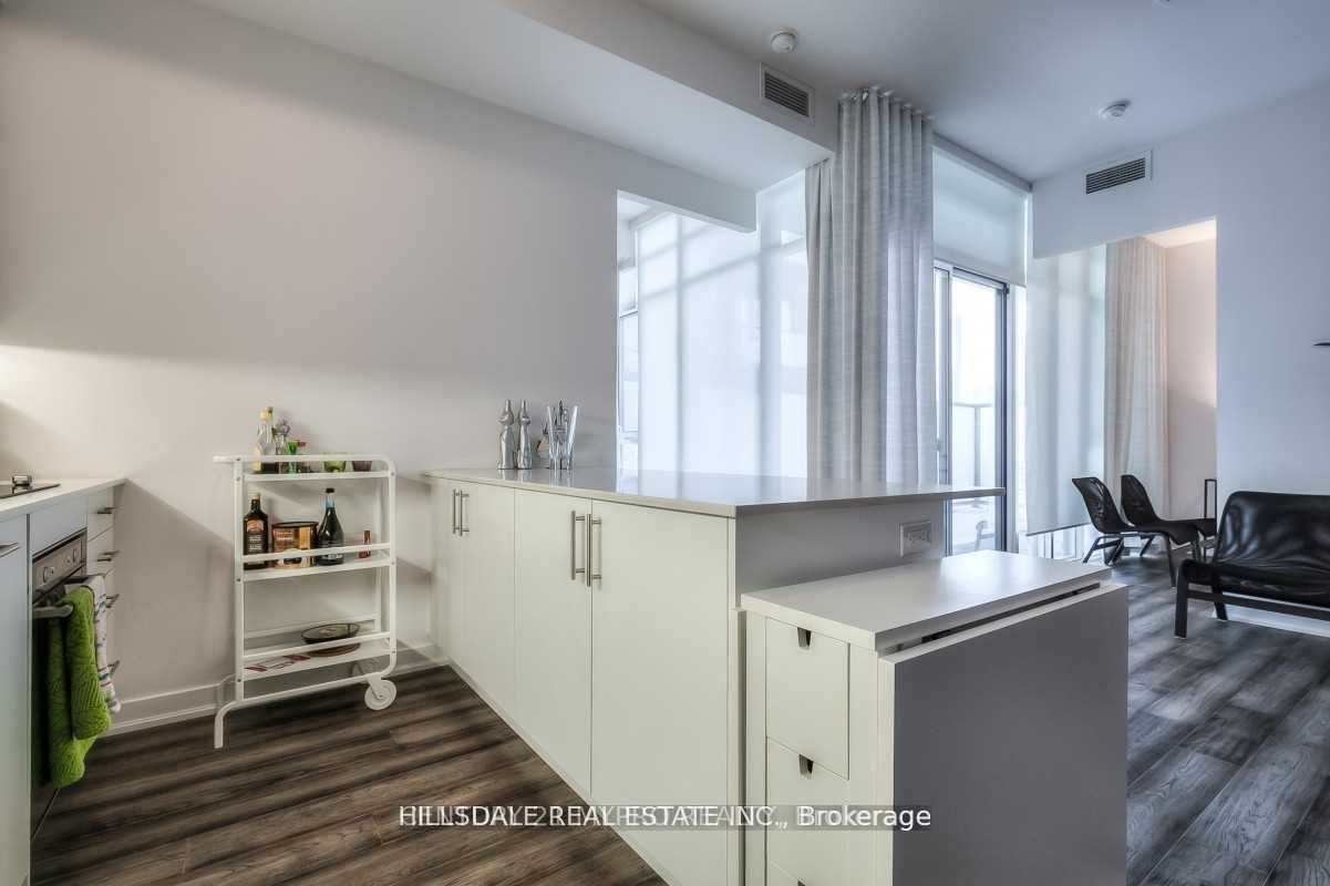 297 College St Street 502, Toronto, ON M5T 0C2 photo 4