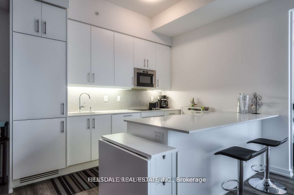 297 College St Street 502, Toronto, ON M5T 0C2 photo 5