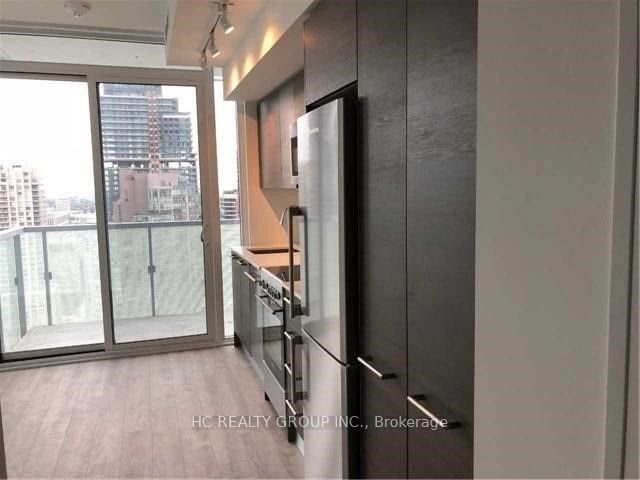 28 Wellesley Street E 2810, Toronto, ON M4Y 0C4 photo 2