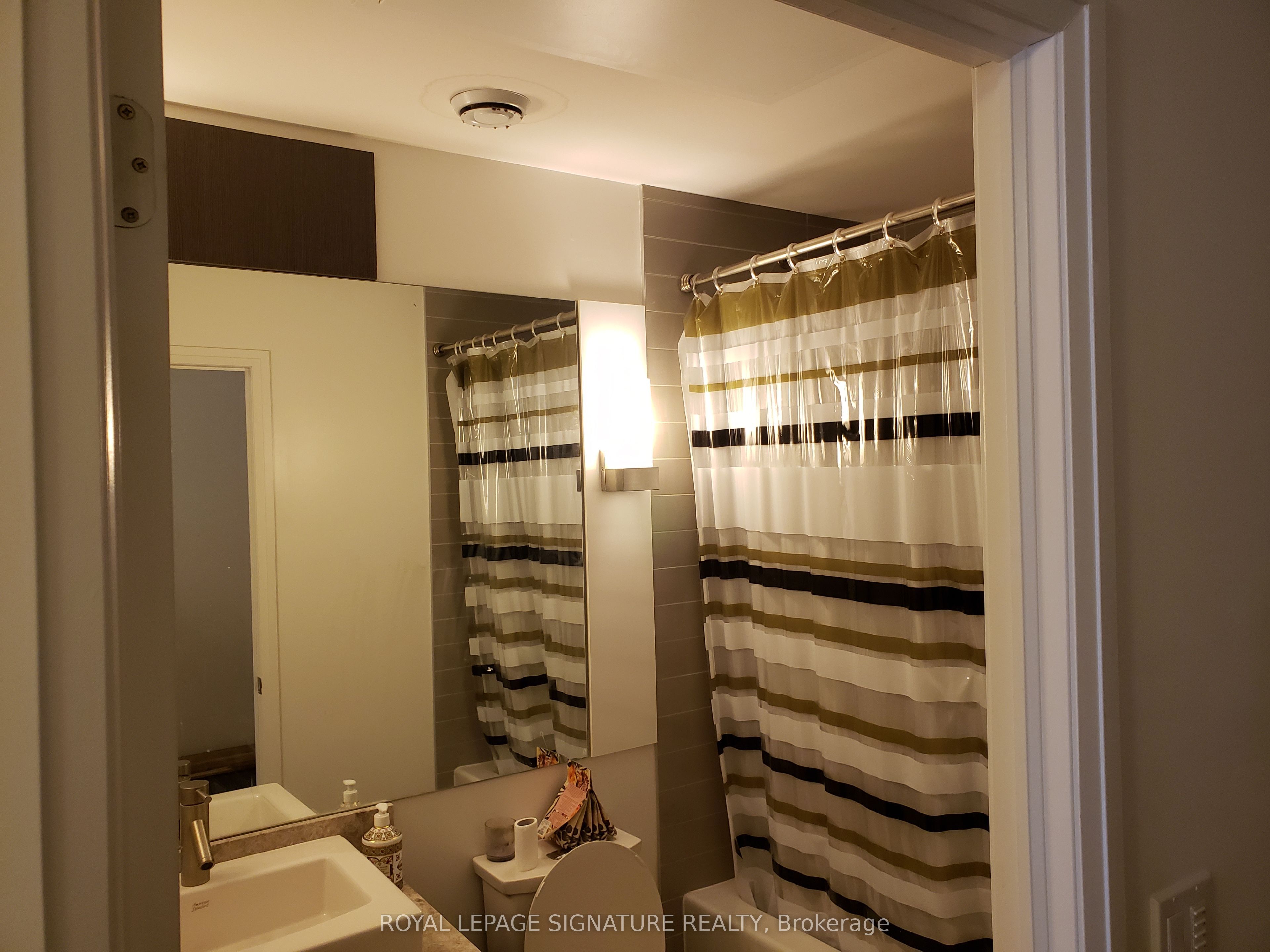 8 Mercer Street 1504, Toronto, ON M5V 0C4 photo 4