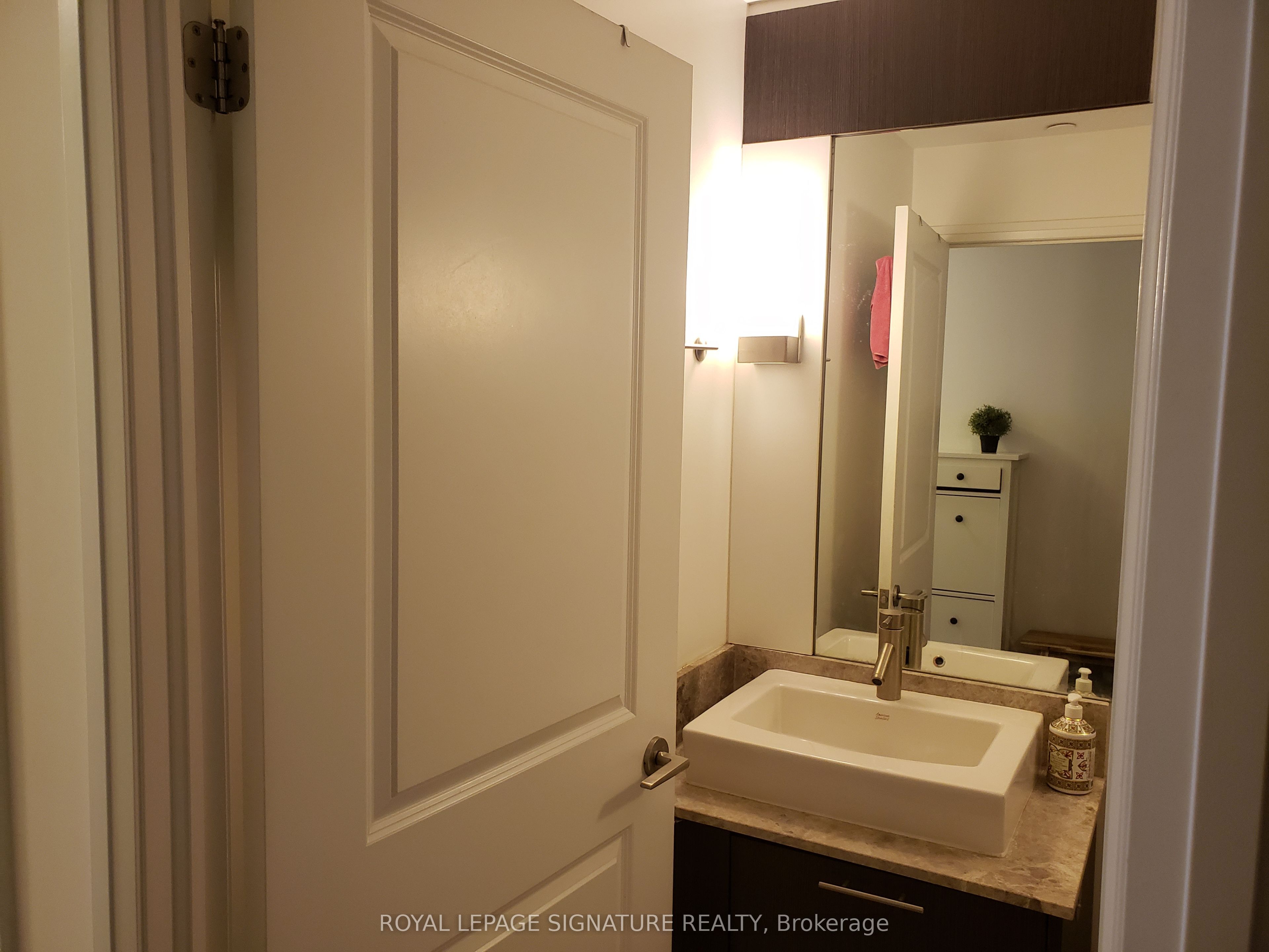 8 Mercer Street 1504, Toronto, ON M5V 0C4 photo 5