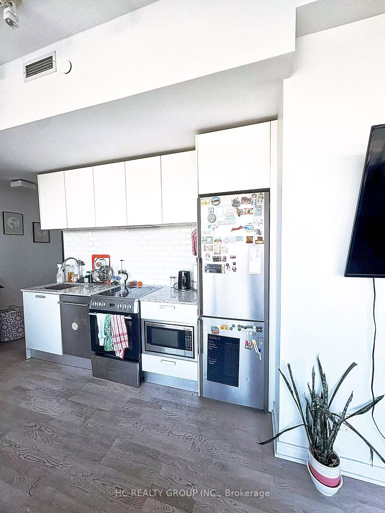 57 St Joseph Street 1506, Toronto, ON M5S 0C5 photo 4