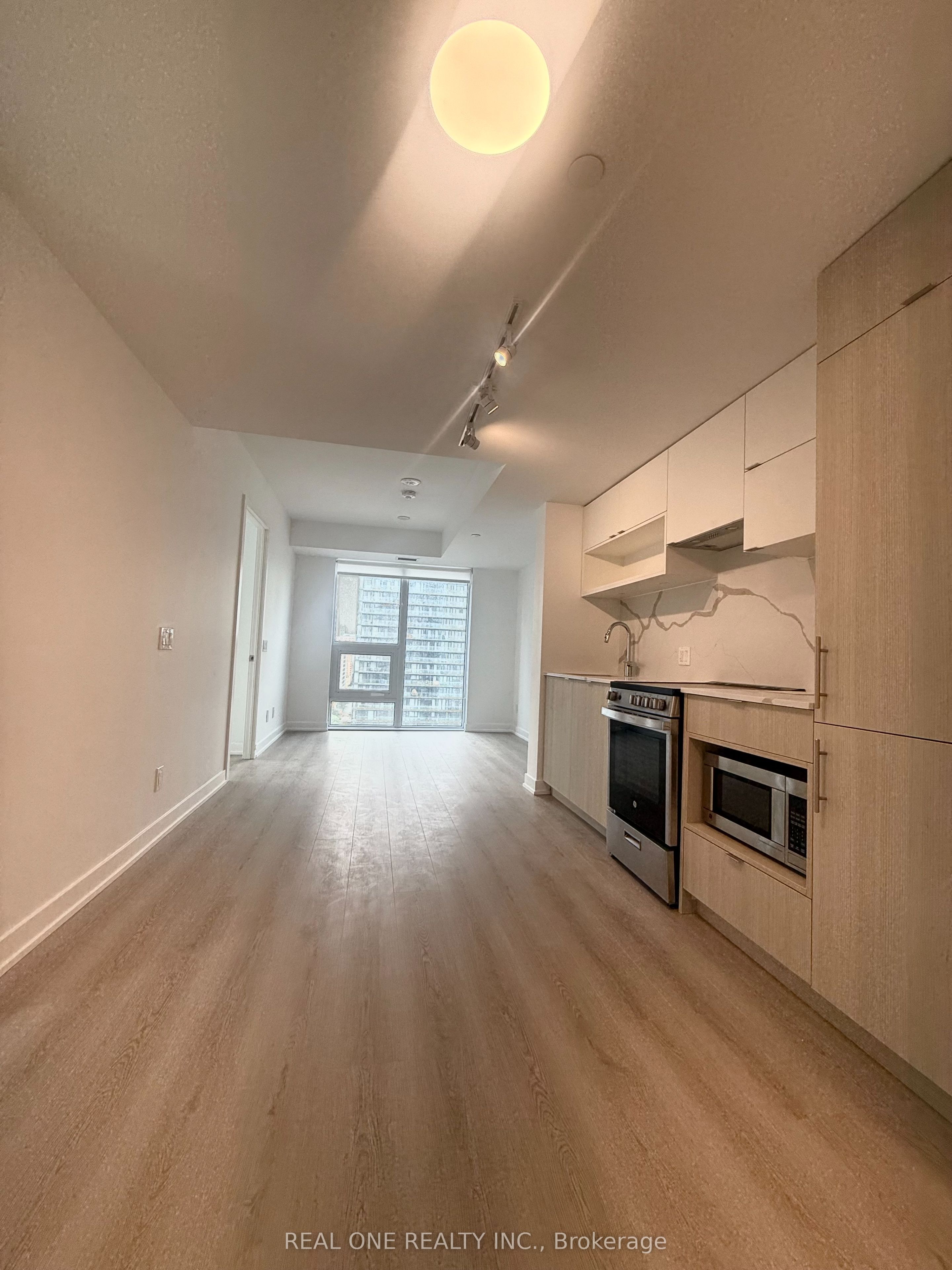 100 Queen Street E 2015, Toronto, ON M5C 0B5
