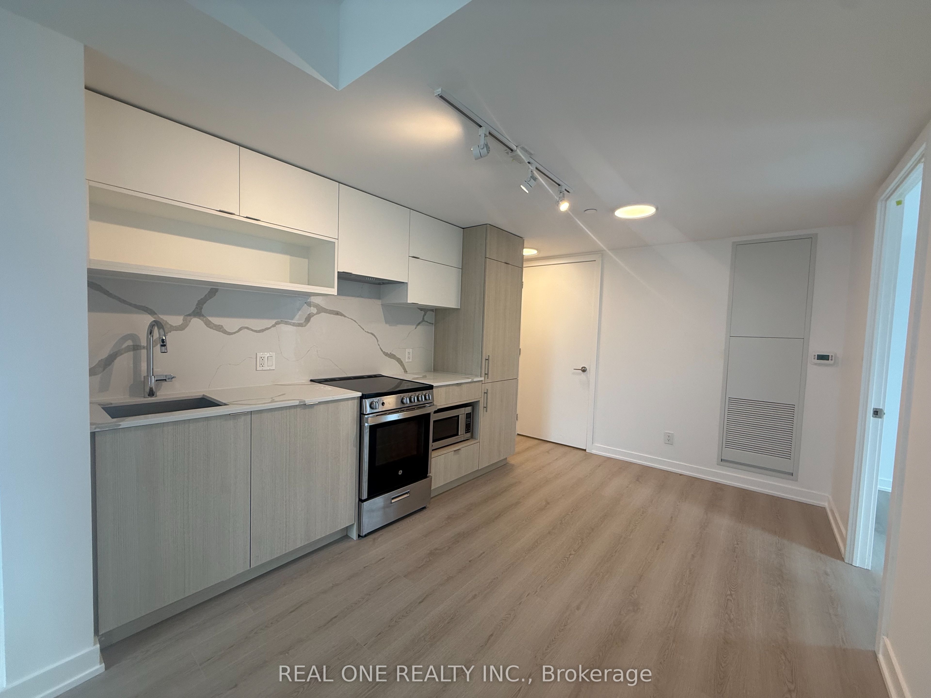 100 Queen Street E 2015, Toronto, ON M5C 0B5 photo 2
