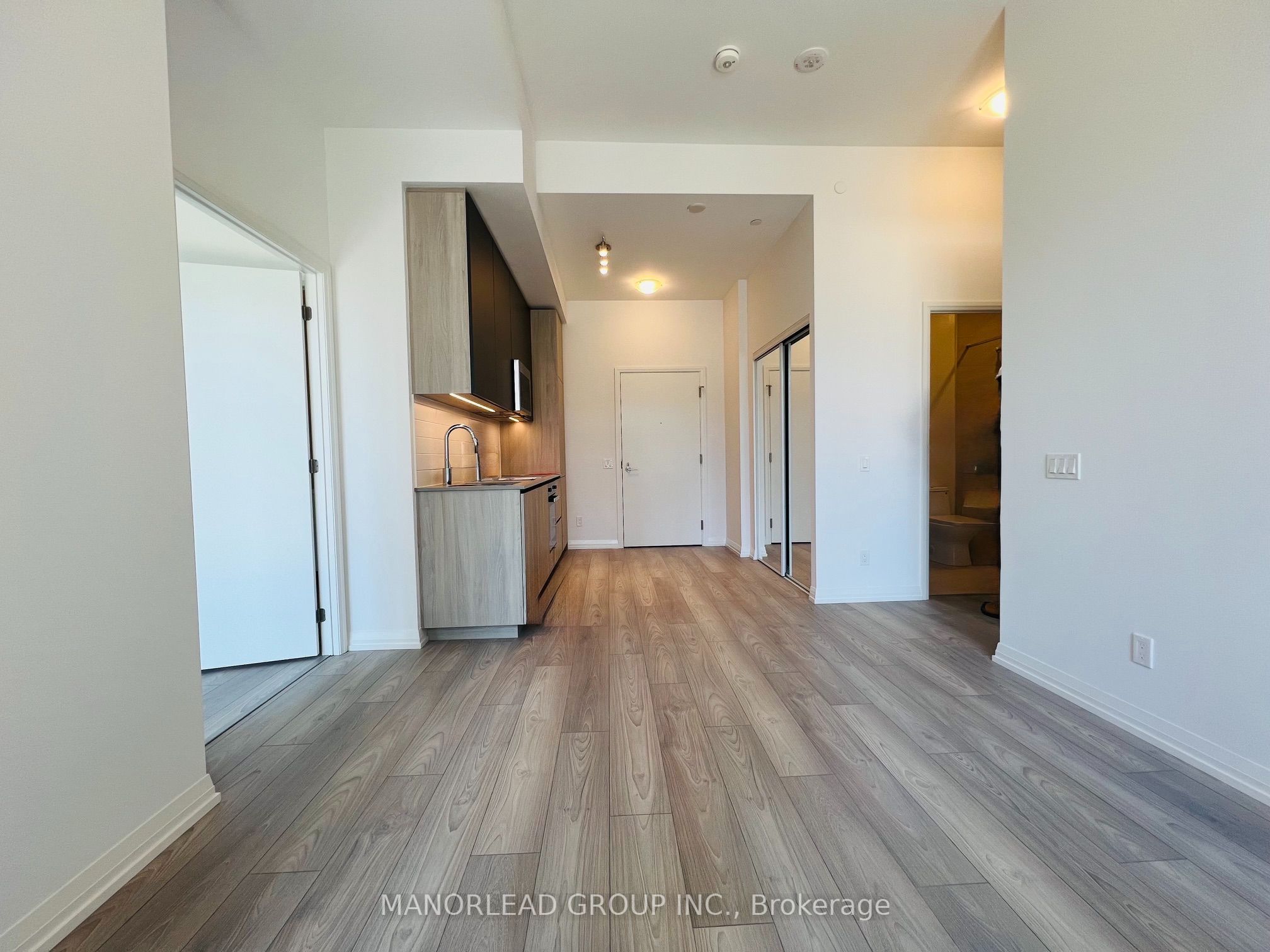 400 King Street W 1217, Toronto, ON M5V 1K2 photo 3