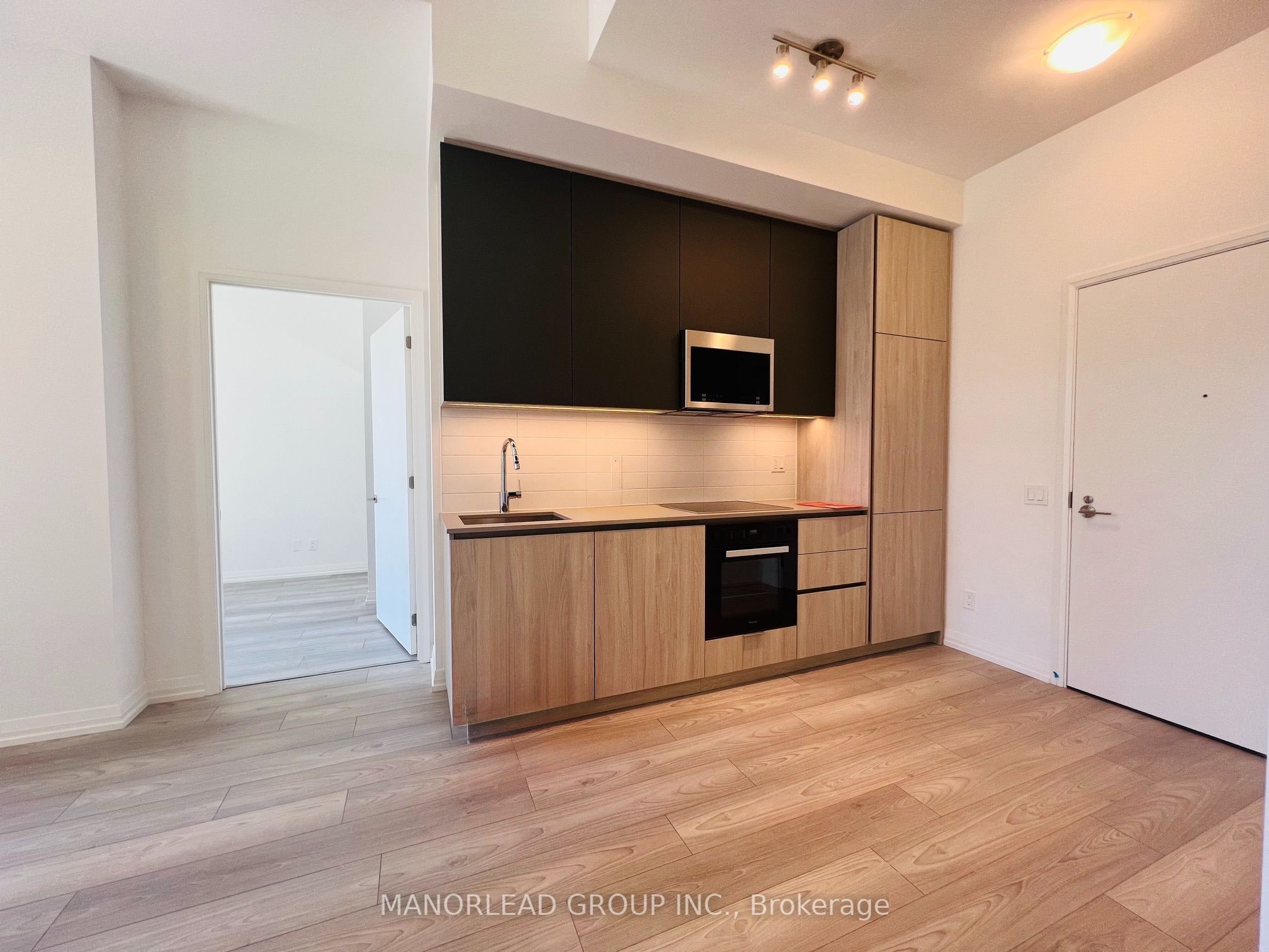 400 King Street W 1217, Toronto, ON M5V 1K2 photo 4