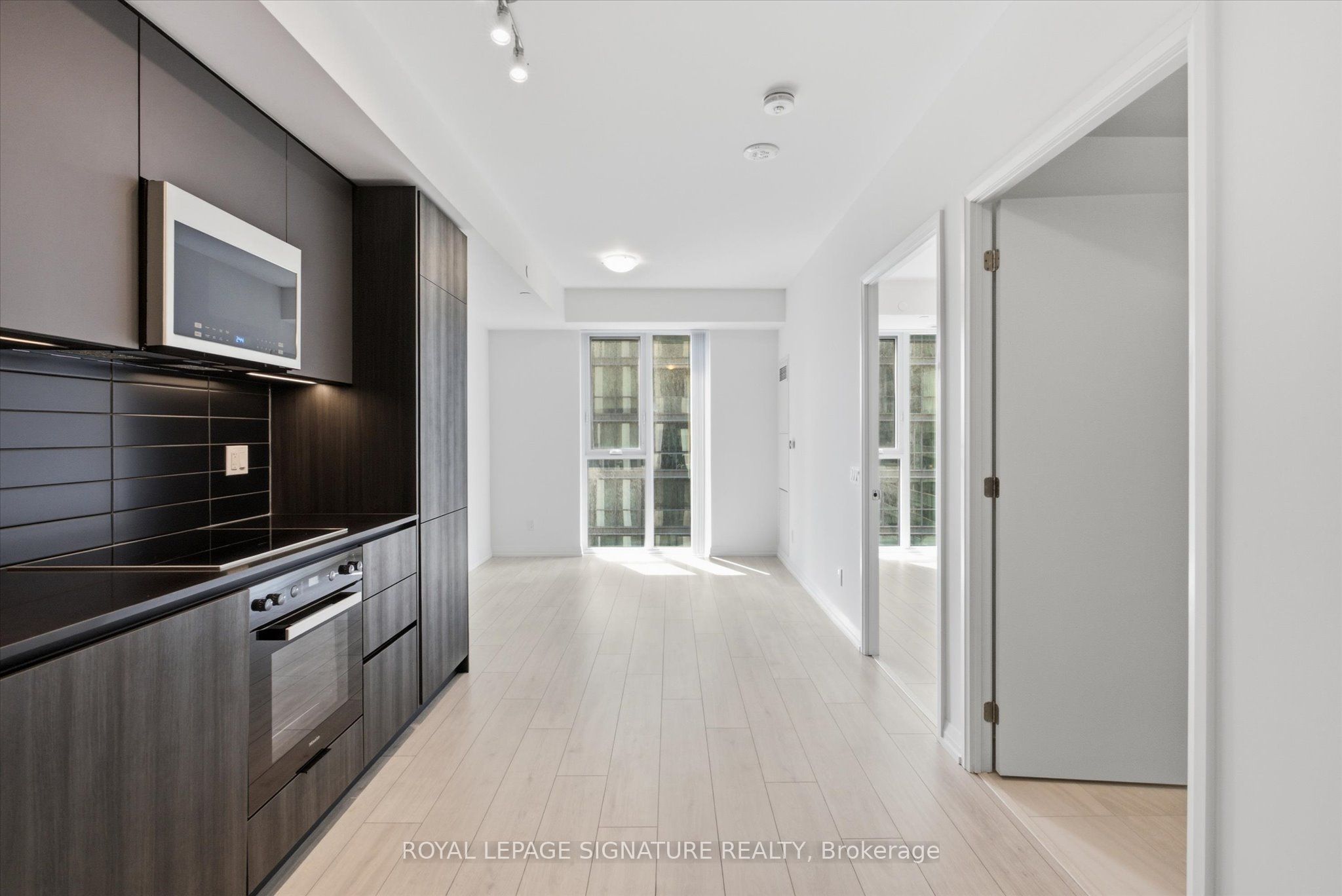 400 King Street W 1519, Toronto, ON M5V 1K2