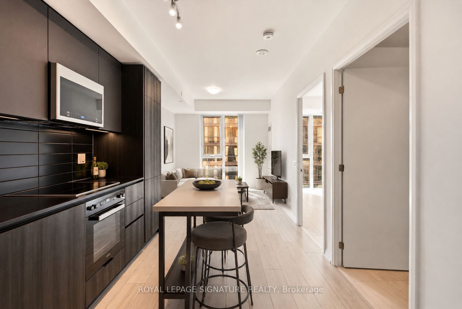 400 King Street W 1519, Toronto, ON M5V 1K2 photo 2