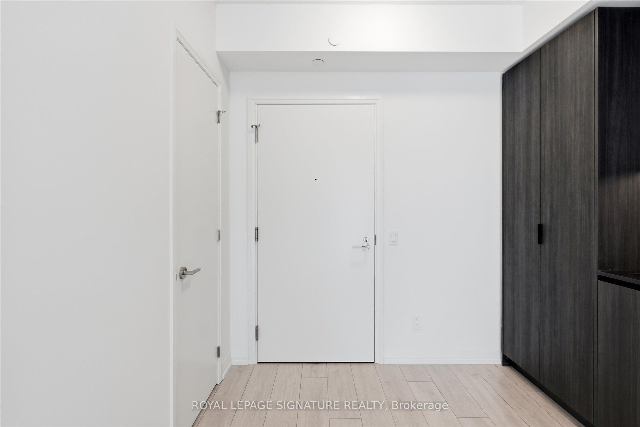 400 King Street W 1519, Toronto, ON M5V 1K2 photo 3