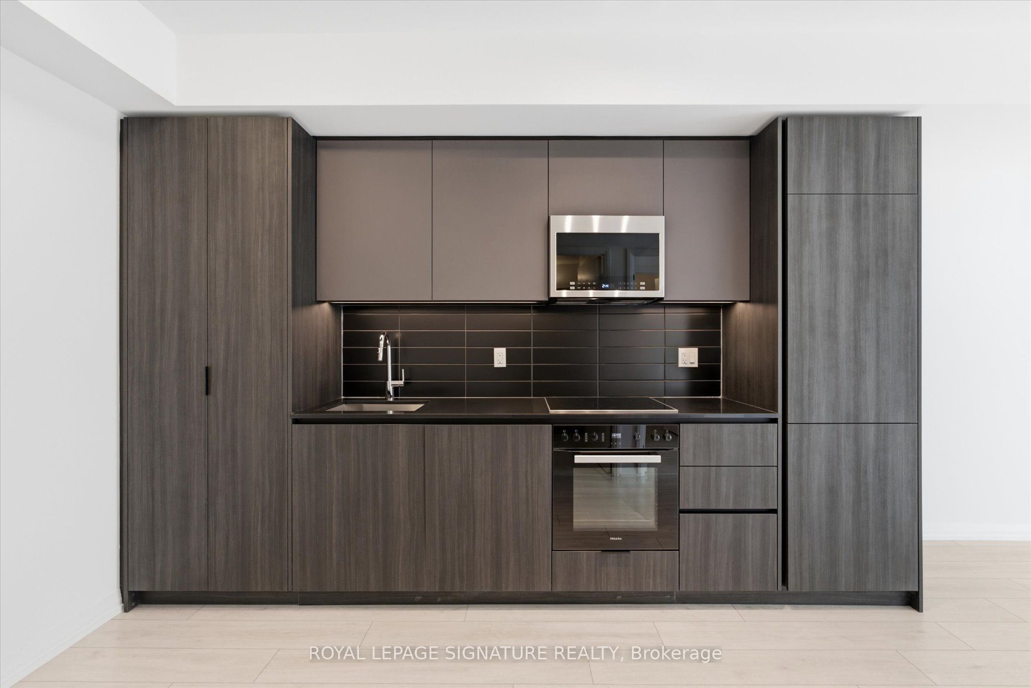 400 King Street W 1519, Toronto, ON M5V 1K2 photo 5