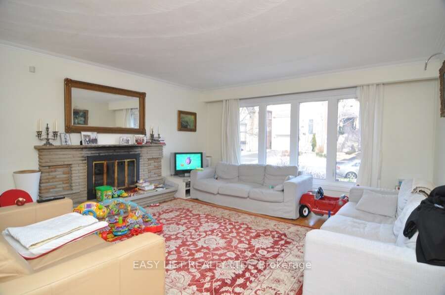 43 Churchill Avenue, Toronto, ON M6J 2B5 photo 2