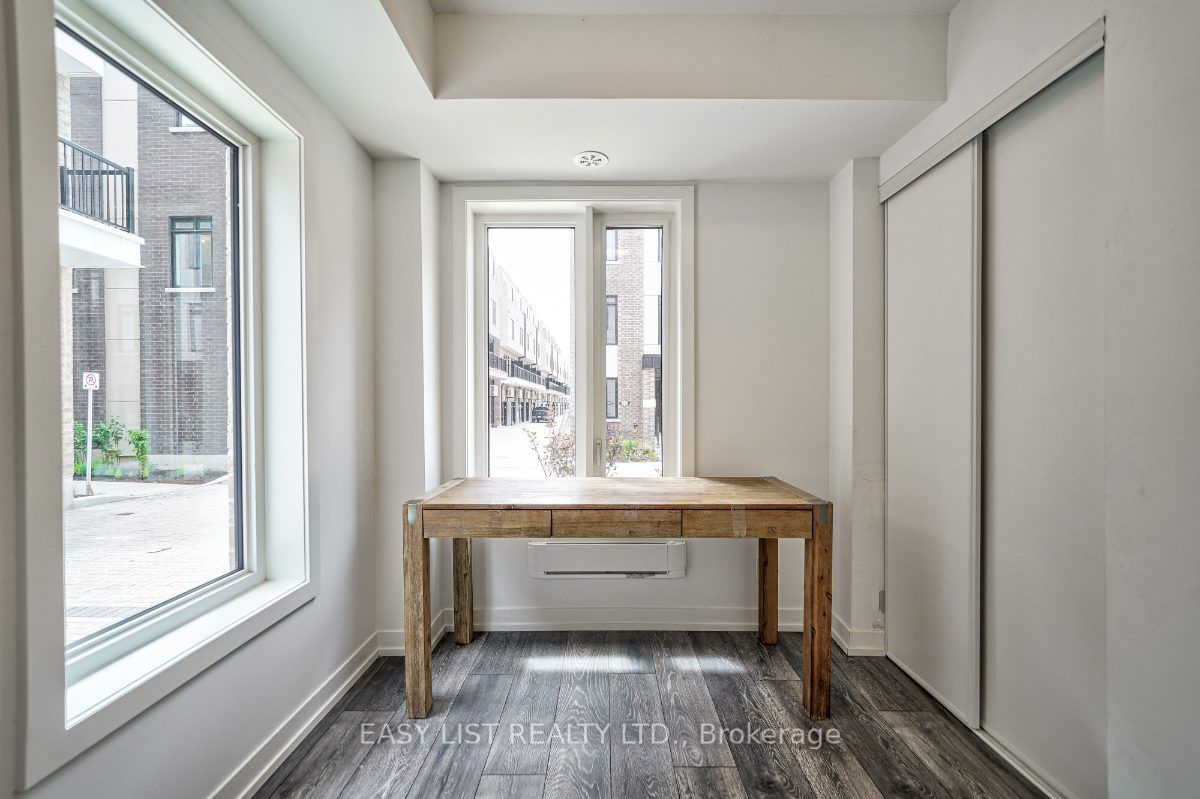 27 Spruce Pines Crescent, Toronto, ON M4A 0A9 photo 4