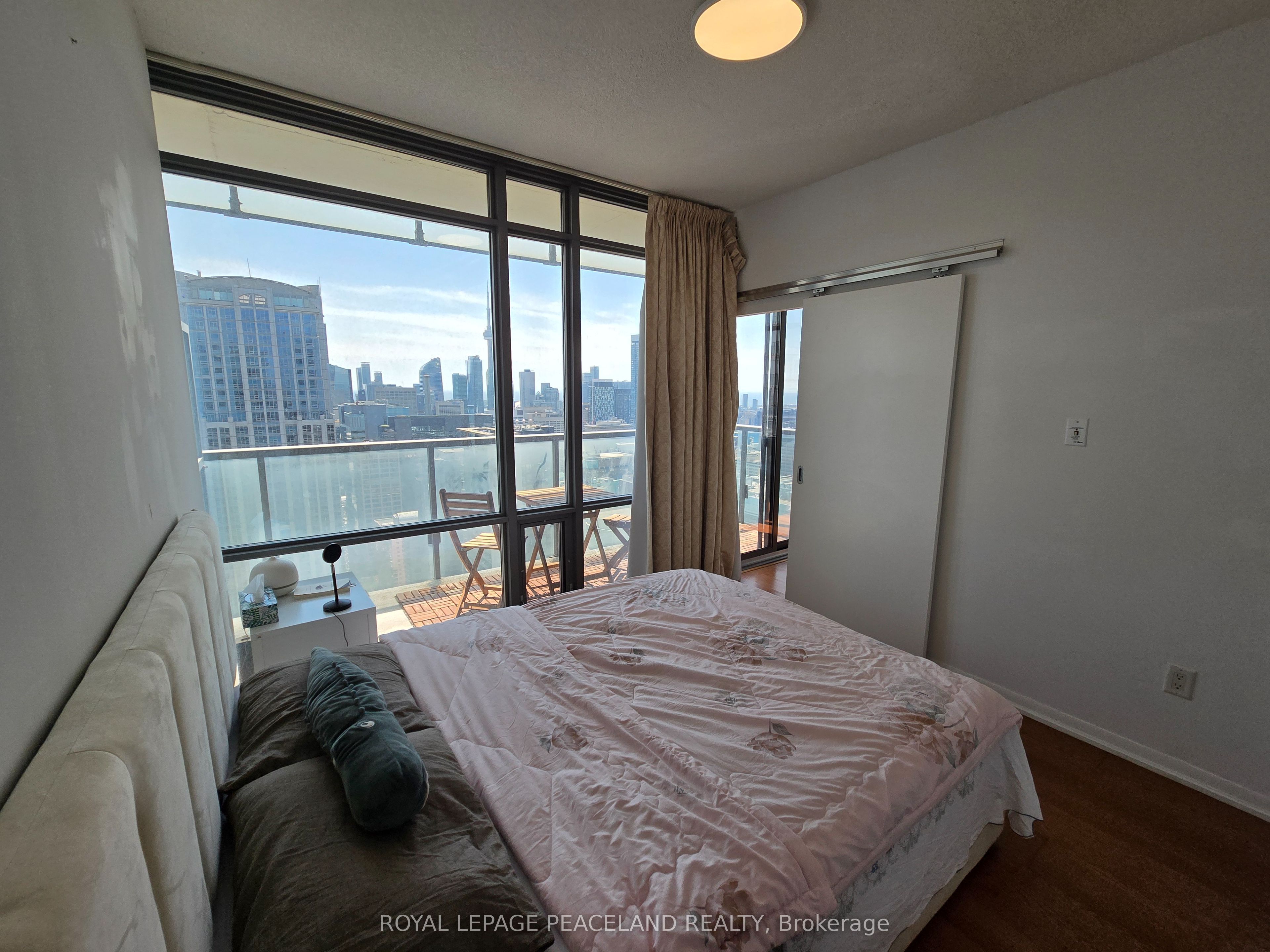 38 Grenville Street 4103, Toronto, ON M4Y 1A5 photo 3