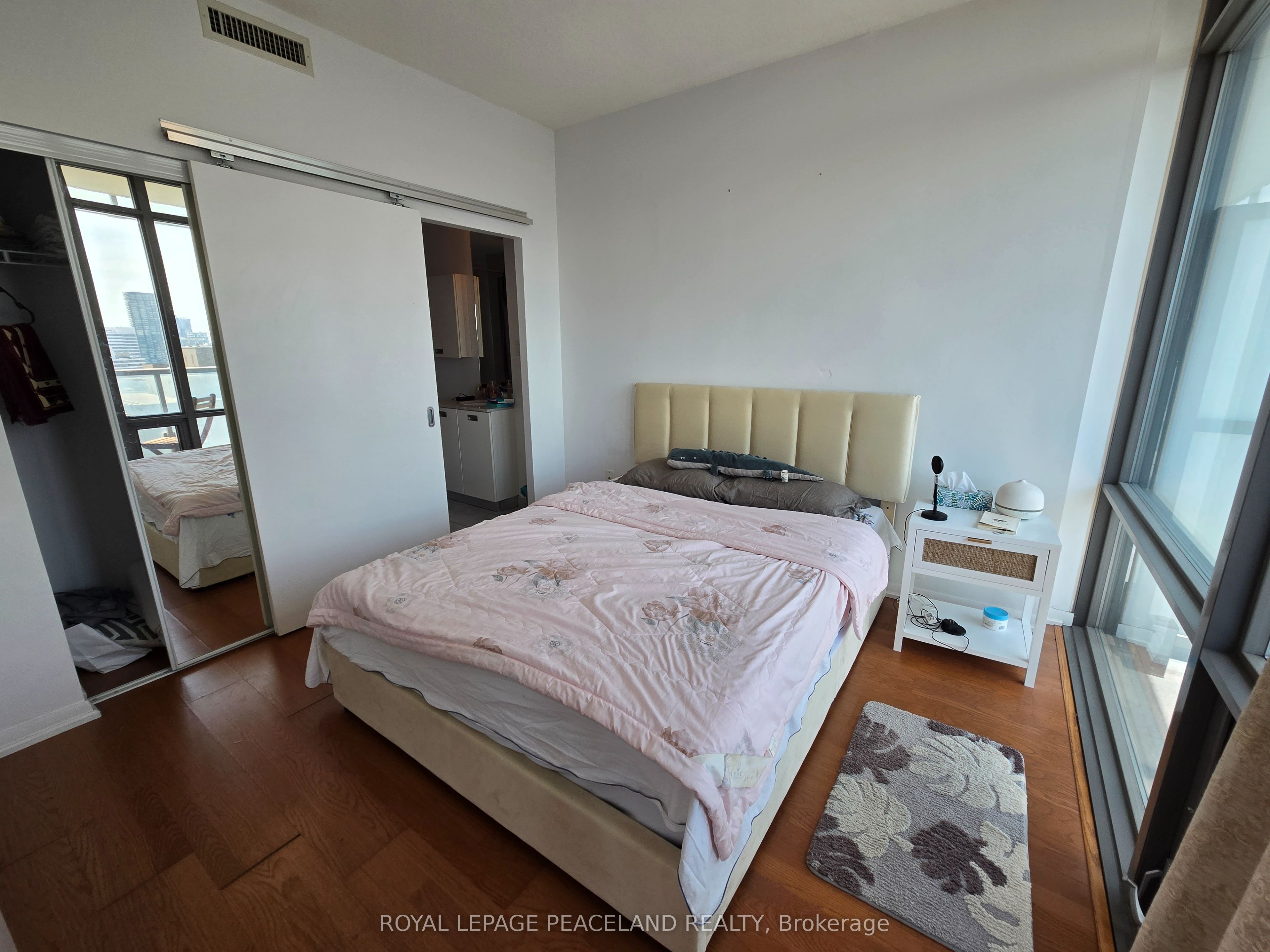 38 Grenville Street 4103, Toronto, ON M4Y 1A5 photo 5