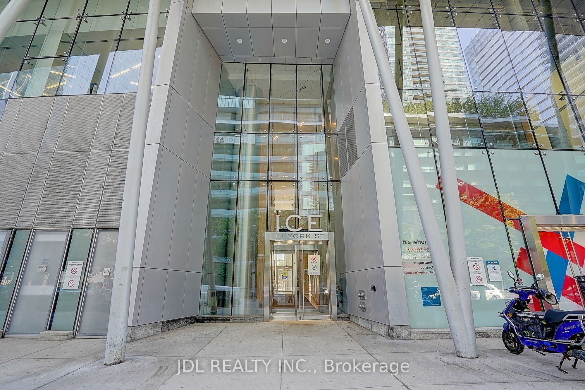 14 York Street 2012, Toronto, ON M5J 0B1 photo 3