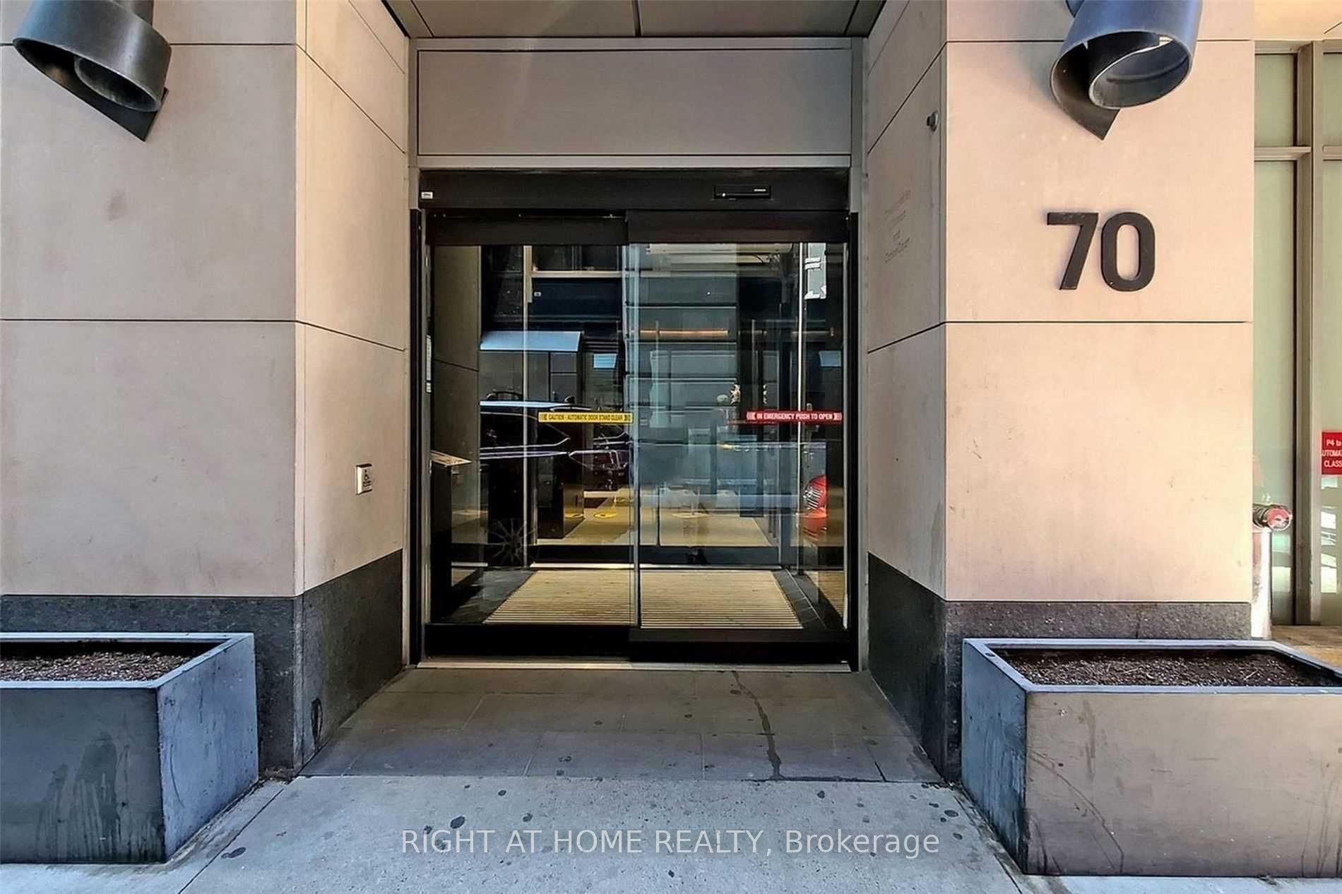 70 Temperance Street 1207, Toronto, ON M5H 0B1 photo 2