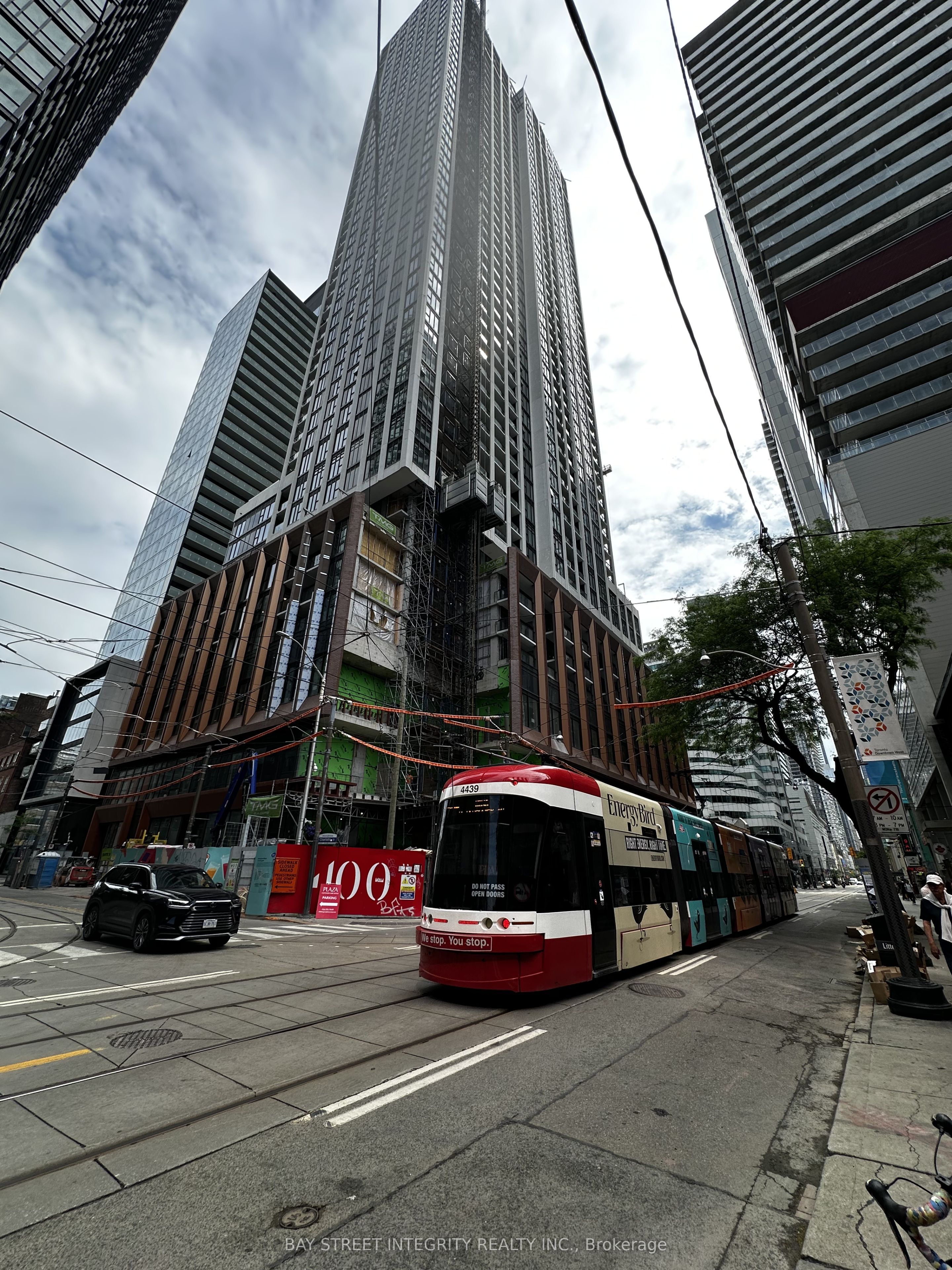 400 King Street W 1019, Toronto, ON M5V 0X8 photo 3