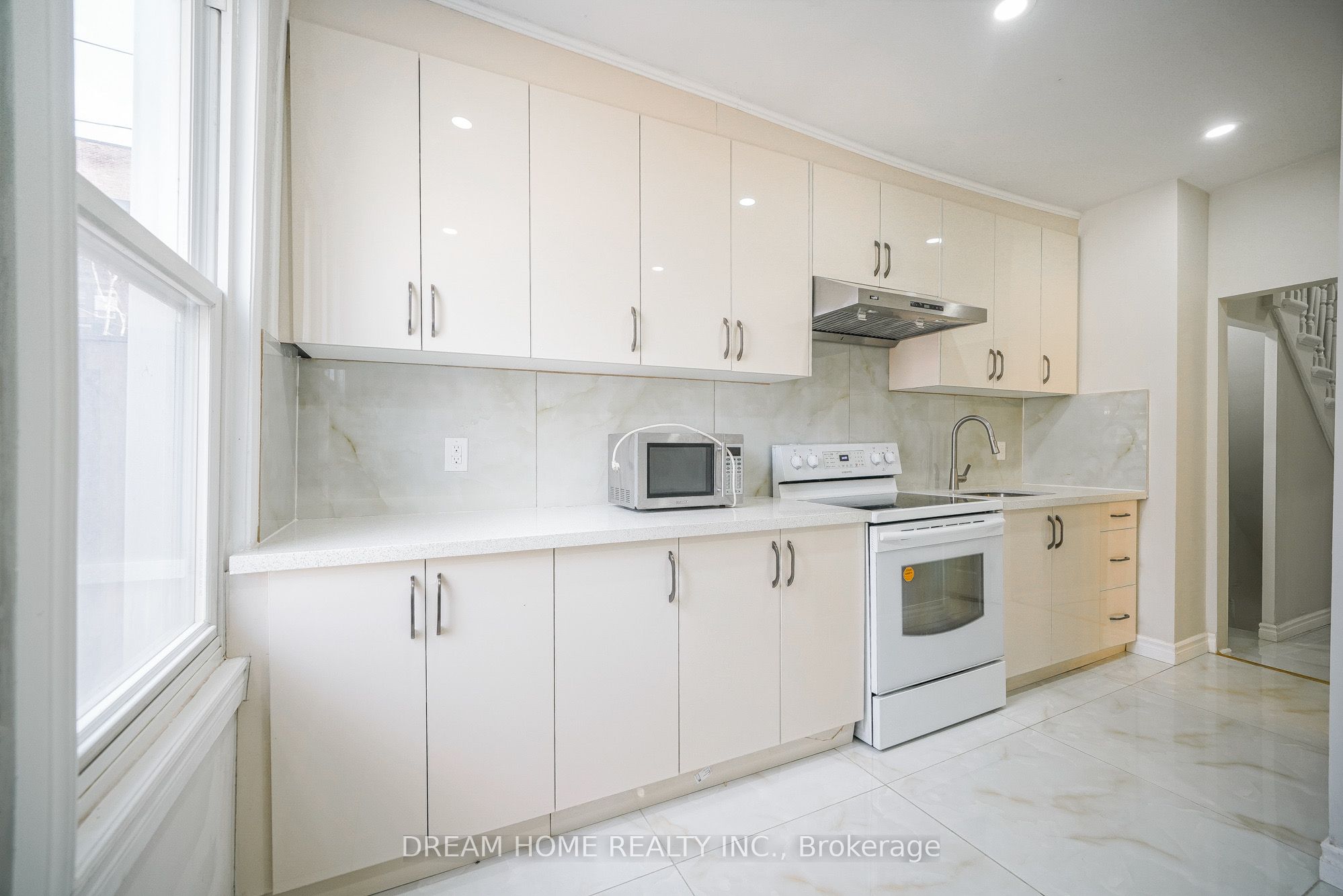 29 Glasgow Street Room#4, Toronto, ON M5T 2C1 photo 5