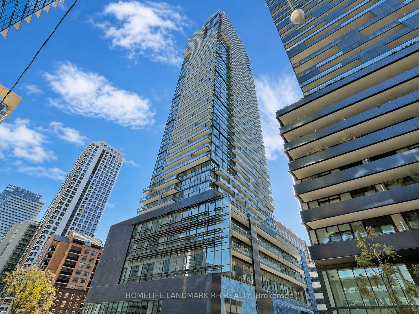 39 Roehampton Avenue 2301, Toronto, ON M4P 0G1 photo 2