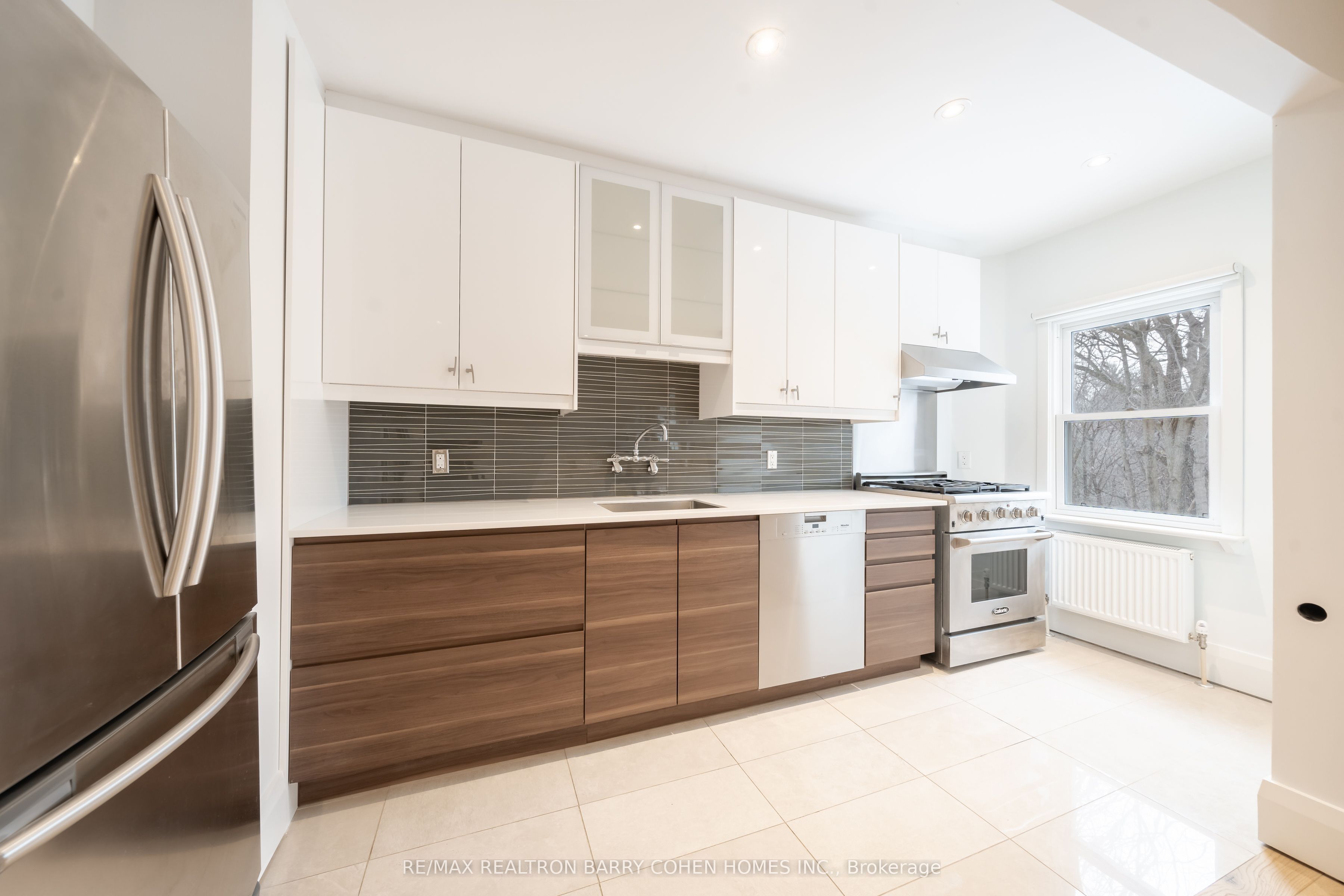 107 Chatsworth Drive Main, Toronto, ON M4R 1R8 photo 4