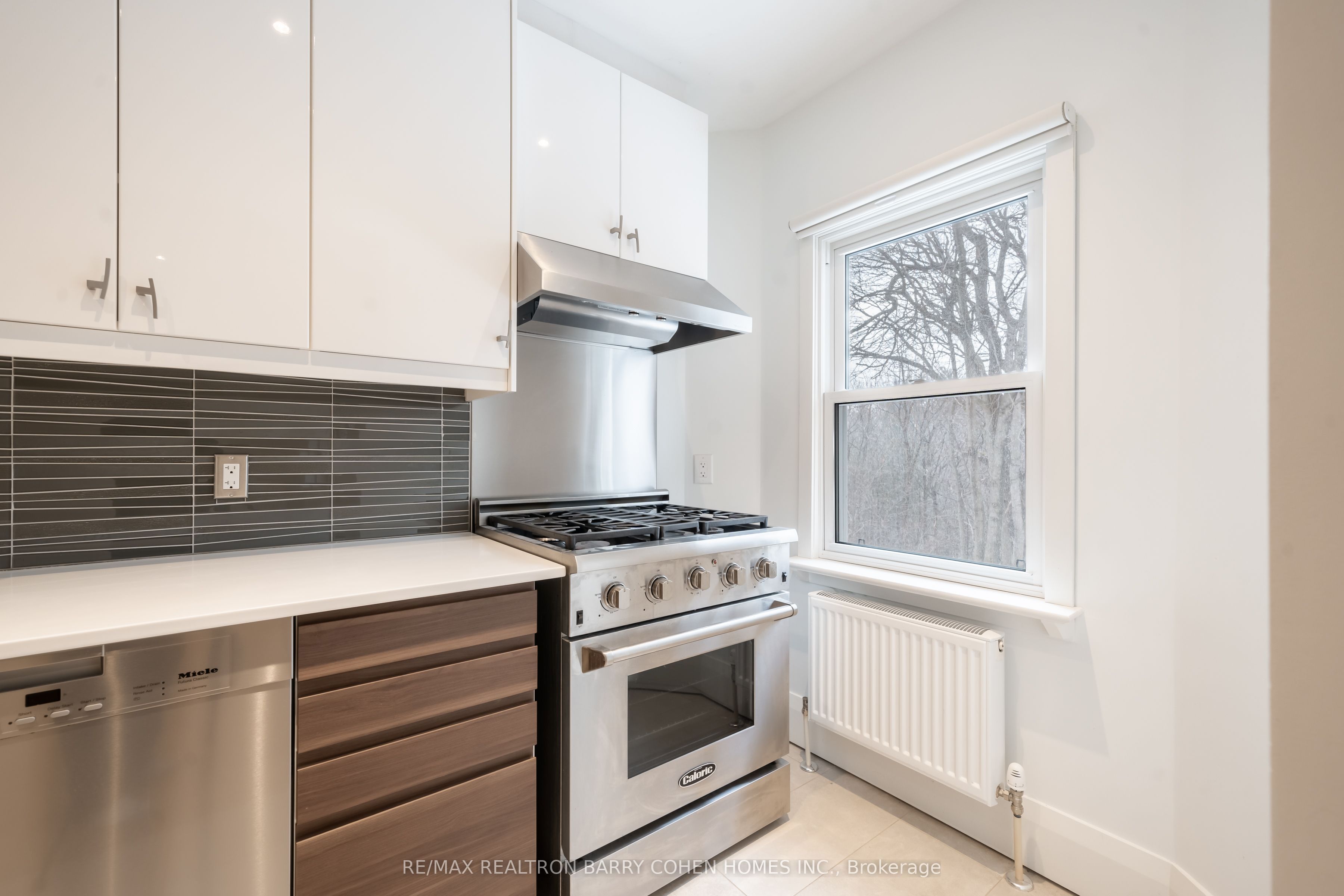 107 Chatsworth Drive Main, Toronto, ON M4R 1R8 photo 5