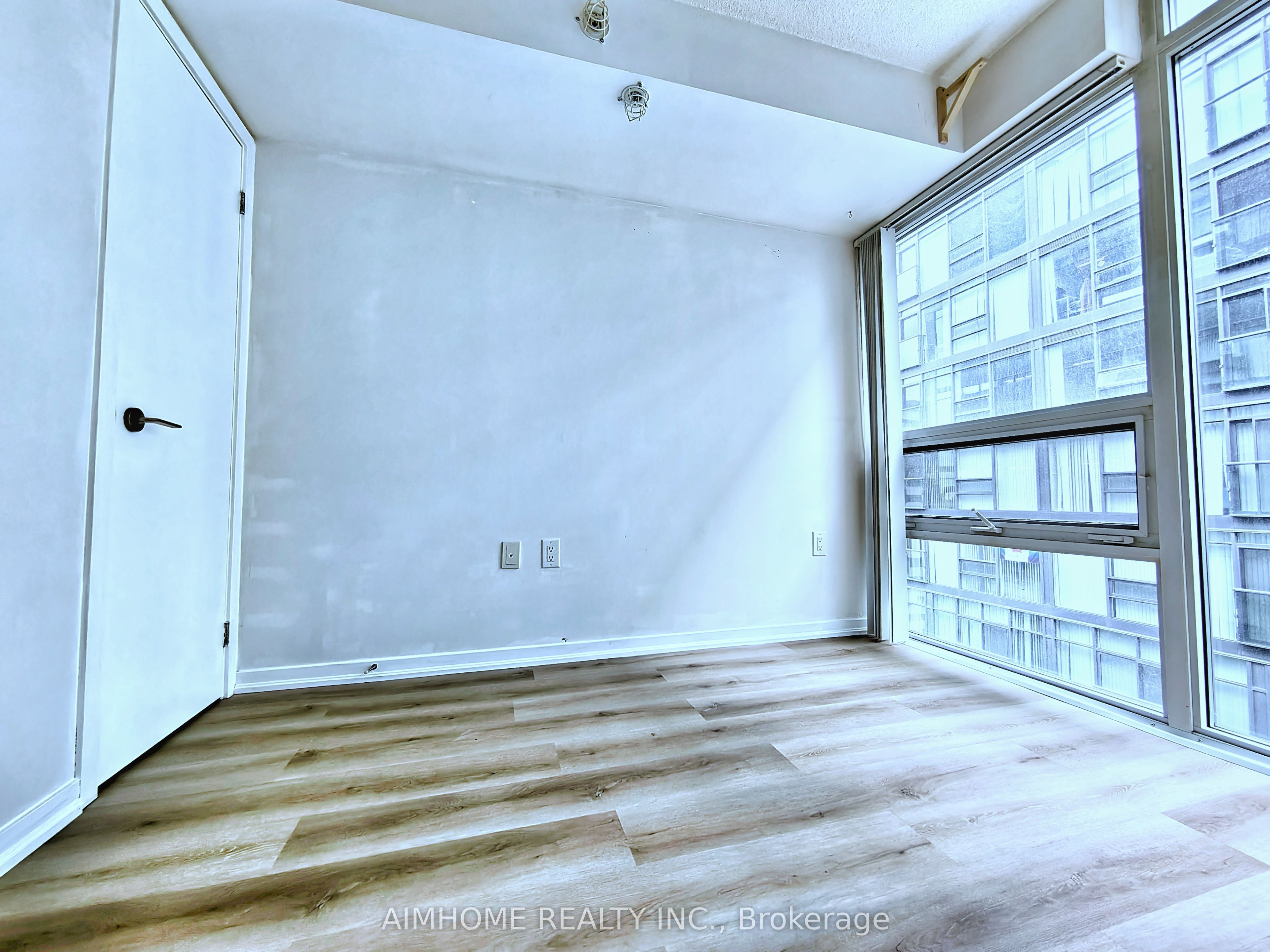 36 Lisgar Street 1803, Toronto, ON M6J 0C7 photo 4