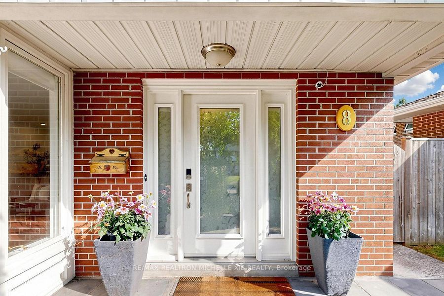 8 Meadowglade Crescent, Toronto, ON M2J 1C7 photo 2