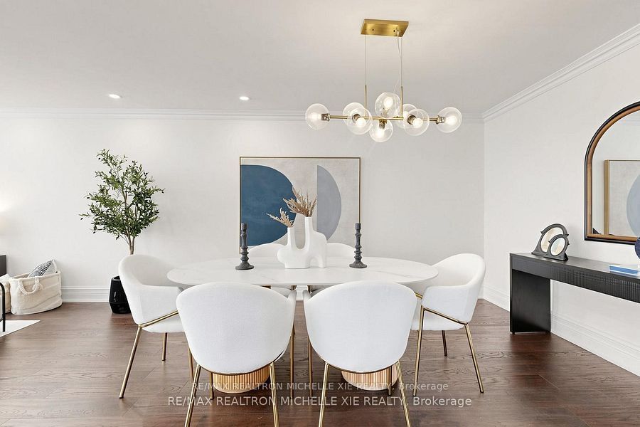 8 Meadowglade Crescent, Toronto, ON M2J 1C7 photo 3